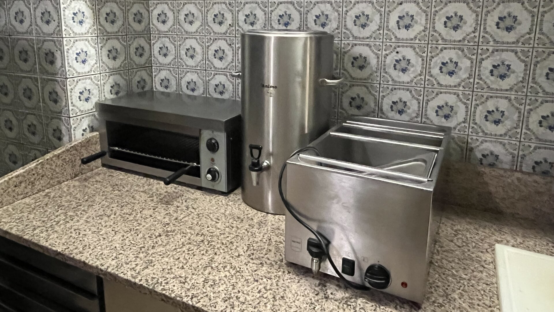 WIE DAMALS! Uriger Charm in altösterreichischem Gasthof in wunderschöner Zentrumslage! Anlageobjekt, Vermietet!