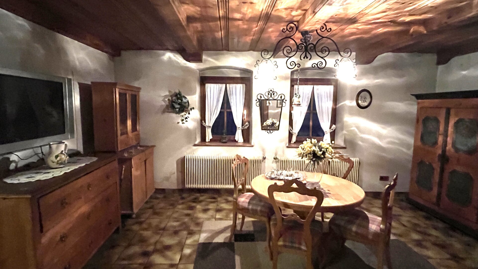WIE DAMALS! Uriger Charm in altösterreichischem Gasthof in wunderschöner Zentrumslage! Anlageobjekt, Vermietet!