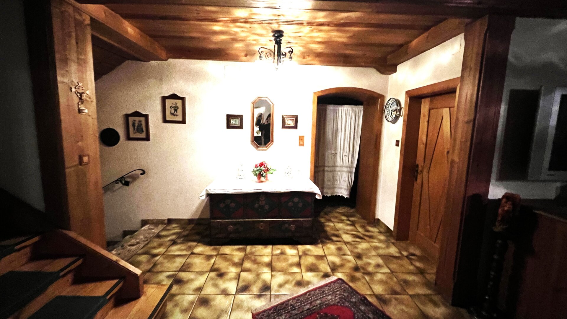 WIE DAMALS! Uriger Charm in altösterreichischem Gasthof in wunderschöner Zentrumslage! Anlageobjekt, Vermietet!