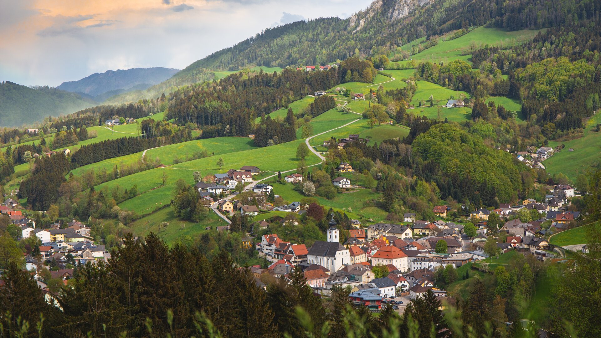 WIE DAMALS! Uriger Charm in altösterreichischem Gasthof in wunderschöner Zentrumslage! Anlageobjekt, Vermietet!