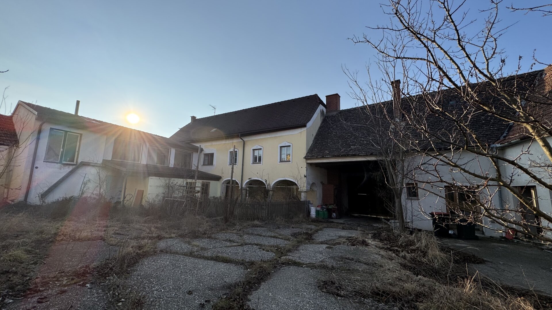 Alter großer Hof mit Nebengebäude und Halle - Achtung neuer Preis!!!! Super Lage!!!