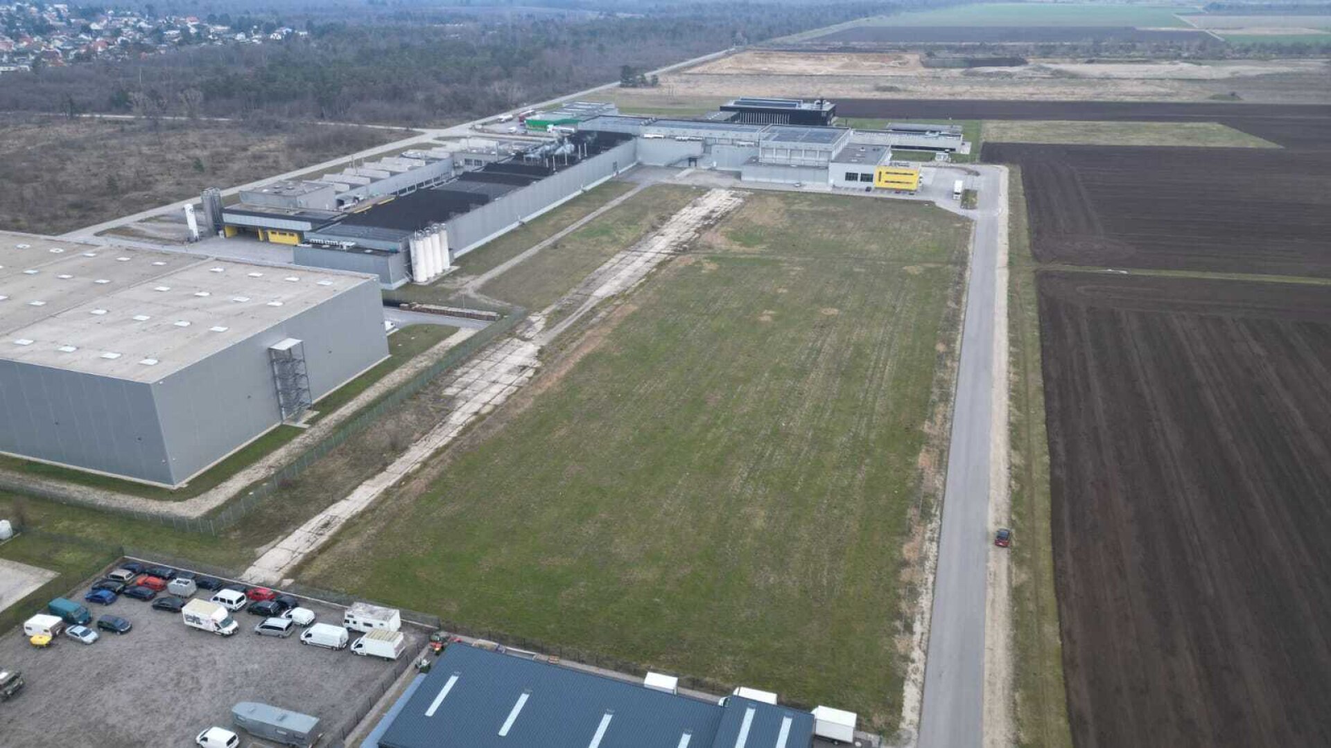 Vielseitiges Industrie- und Gewerbegrundstück zu verkaufen !