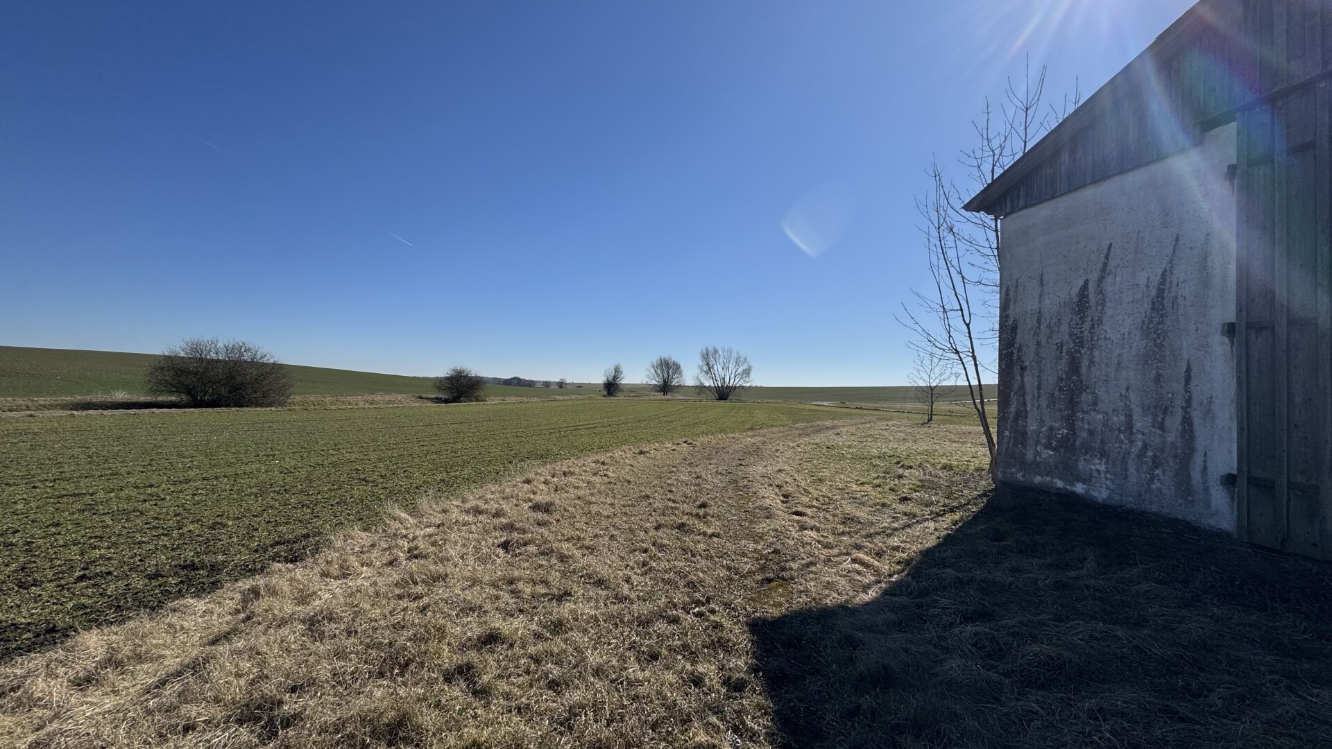 Bauernhof mit 1,5ha Grund, Hallen und Garagen
