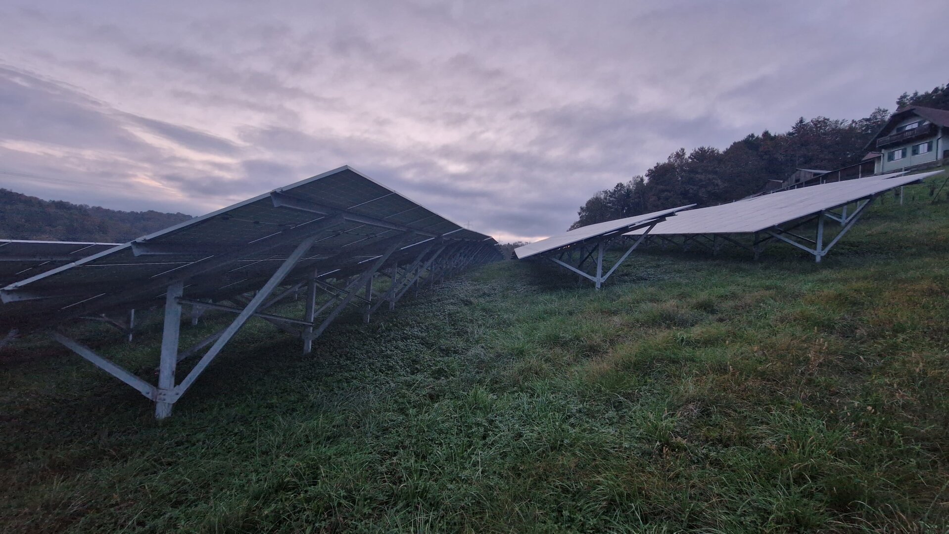 Land- und Forstwirtschaft mit rund 10 ha Grund und riesiger PV-Anlage