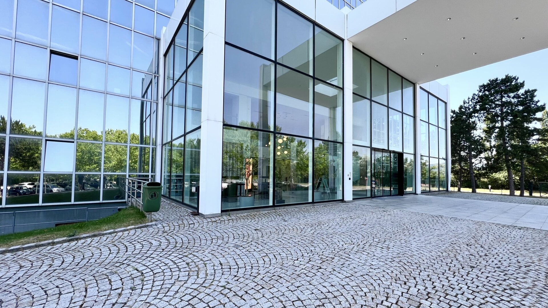 Ab 12€/m2 Büroflächen bis 2.200m2 - individuell Flächengrößen verfügbar -  Parkplätze - gute Verkehrsanbindung