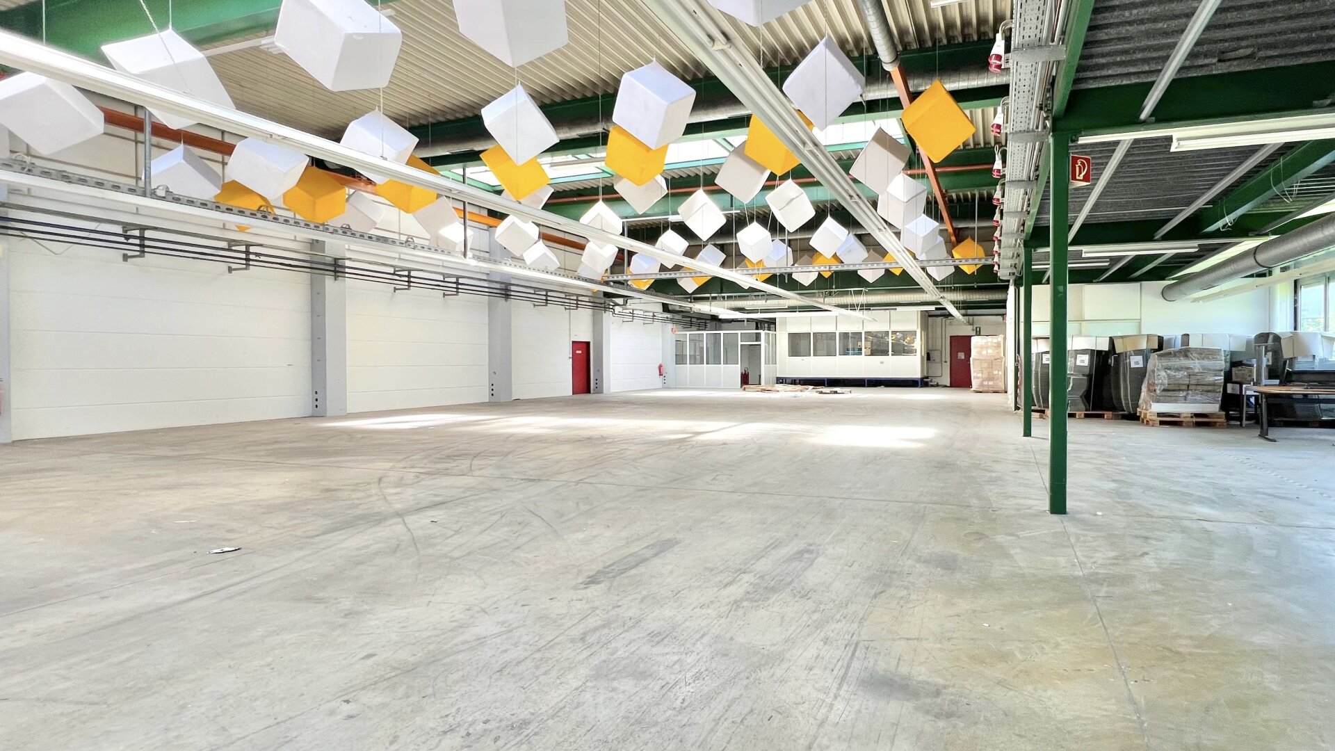 Ab 12€/m2 Büroflächen bis 2.200m2 - individuell Flächengrößen verfügbar -  Parkplätze - gute Verkehrsanbindung