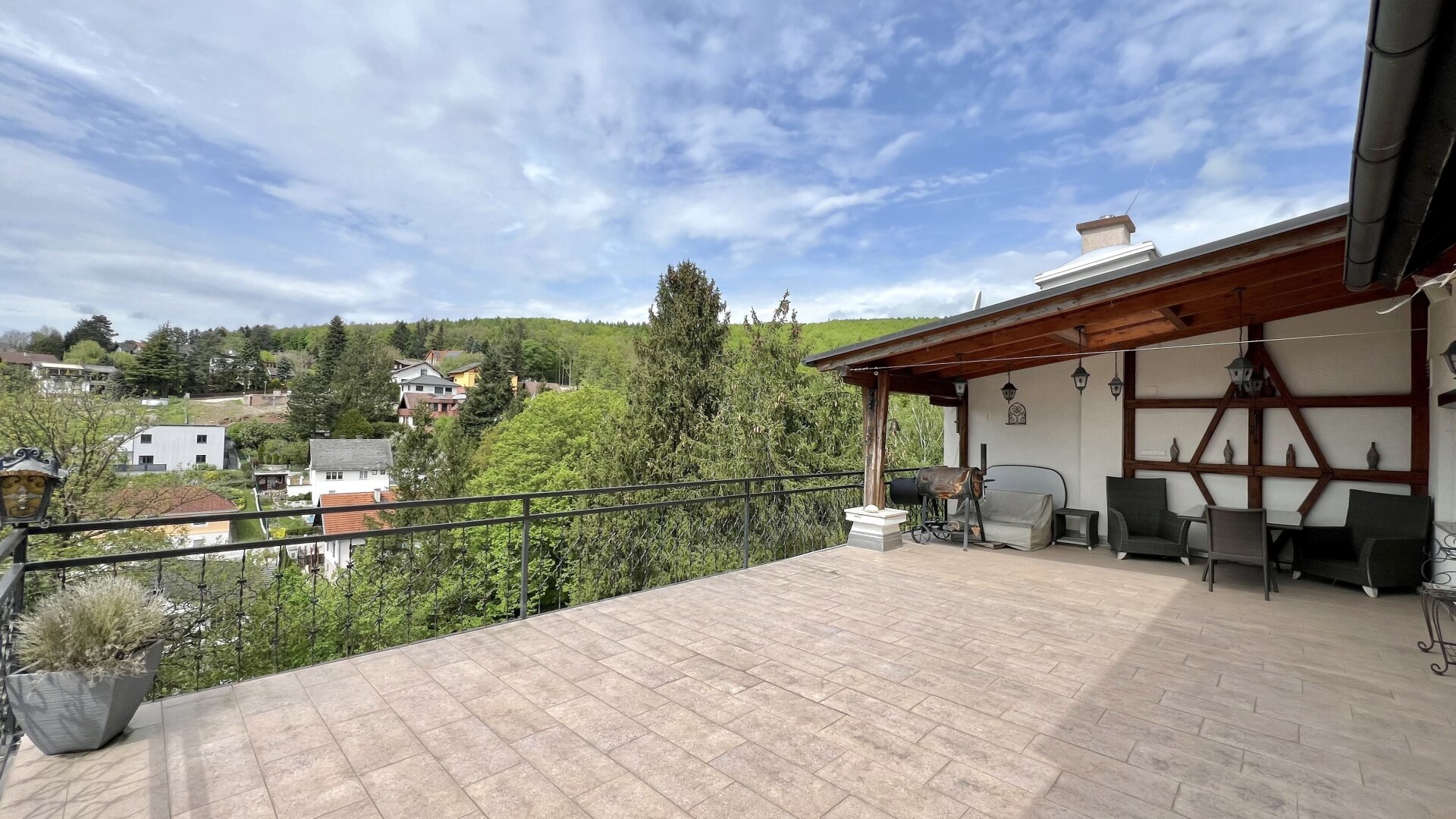 10 Minuten Fahrzeit nach Wien I Klimatisierte Villa mit Weitblick I Wellness, Fitnessraum & Kamin I Terrassen, Balkon & Garten I Hochwertige Ausstattung