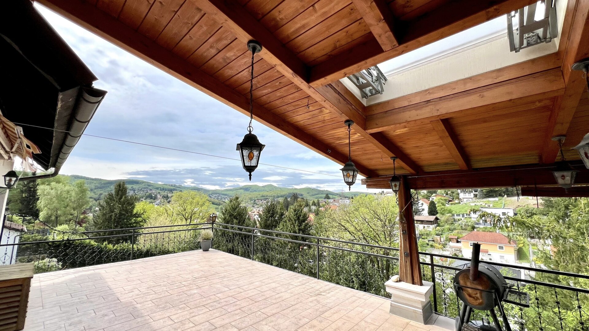 10 Minuten Fahrzeit nach Wien I Klimatisierte Villa mit Weitblick I Wellness, Fitnessraum & Kamin I Terrassen, Balkon & Garten I Hochwertige Ausstattung