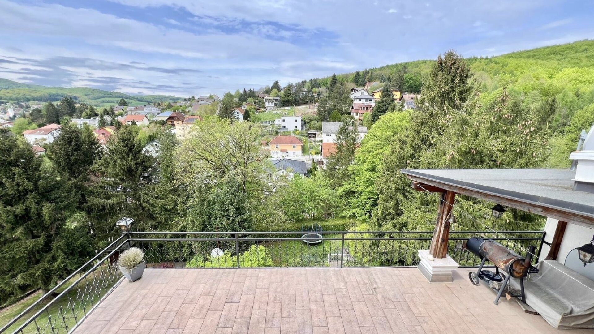10 Minuten Fahrzeit nach Wien I Klimatisierte Villa mit Weitblick I Wellness, Fitnessraum & Kamin I Terrassen, Balkon & Garten I Hochwertige Ausstattung