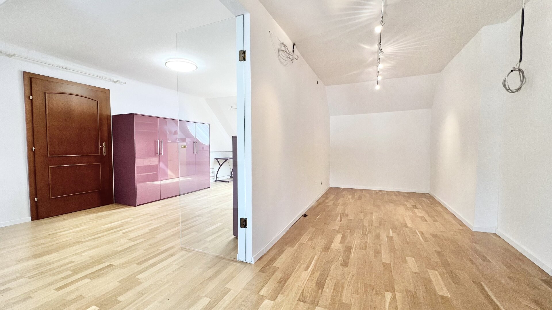 10 Minuten Fahrzeit nach Wien I Klimatisierte Villa mit Weitblick I Wellness, Fitnessraum & Kamin I Terrassen, Balkon & Garten I Hochwertige Ausstattung