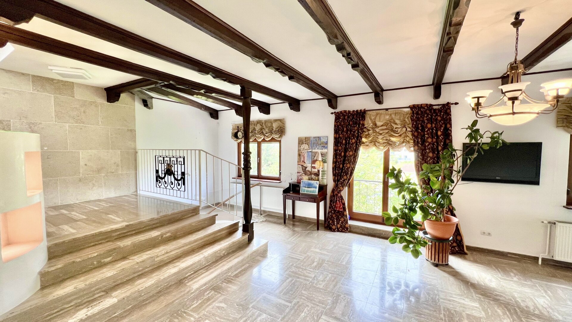 10 Minuten Fahrzeit nach Wien I Klimatisierte Villa mit Weitblick I Wellness, Fitnessraum & Kamin I Terrassen, Balkon & Garten I Hochwertige Ausstattung