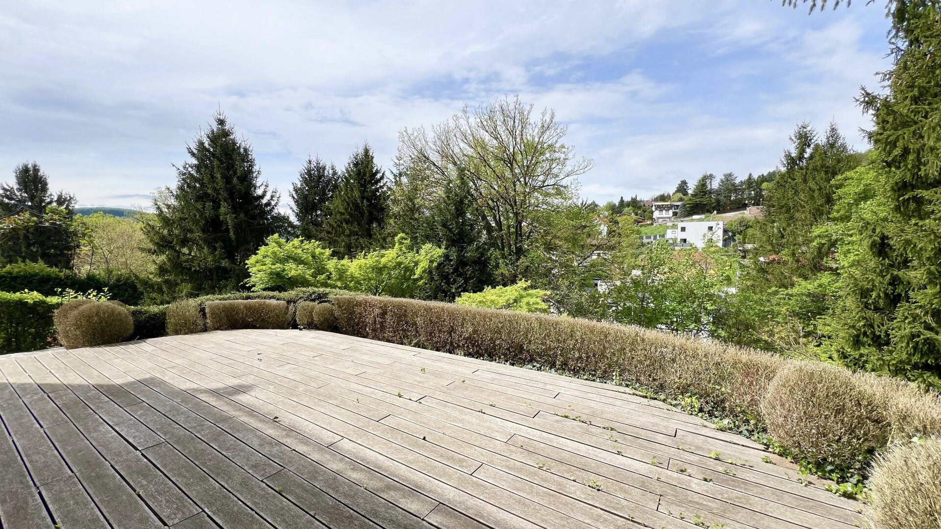 10 Minuten Fahrzeit nach Wien I Klimatisierte Villa mit Weitblick I Wellness, Fitnessraum & Kamin I Terrassen, Balkon & Garten I Hochwertige Ausstattung