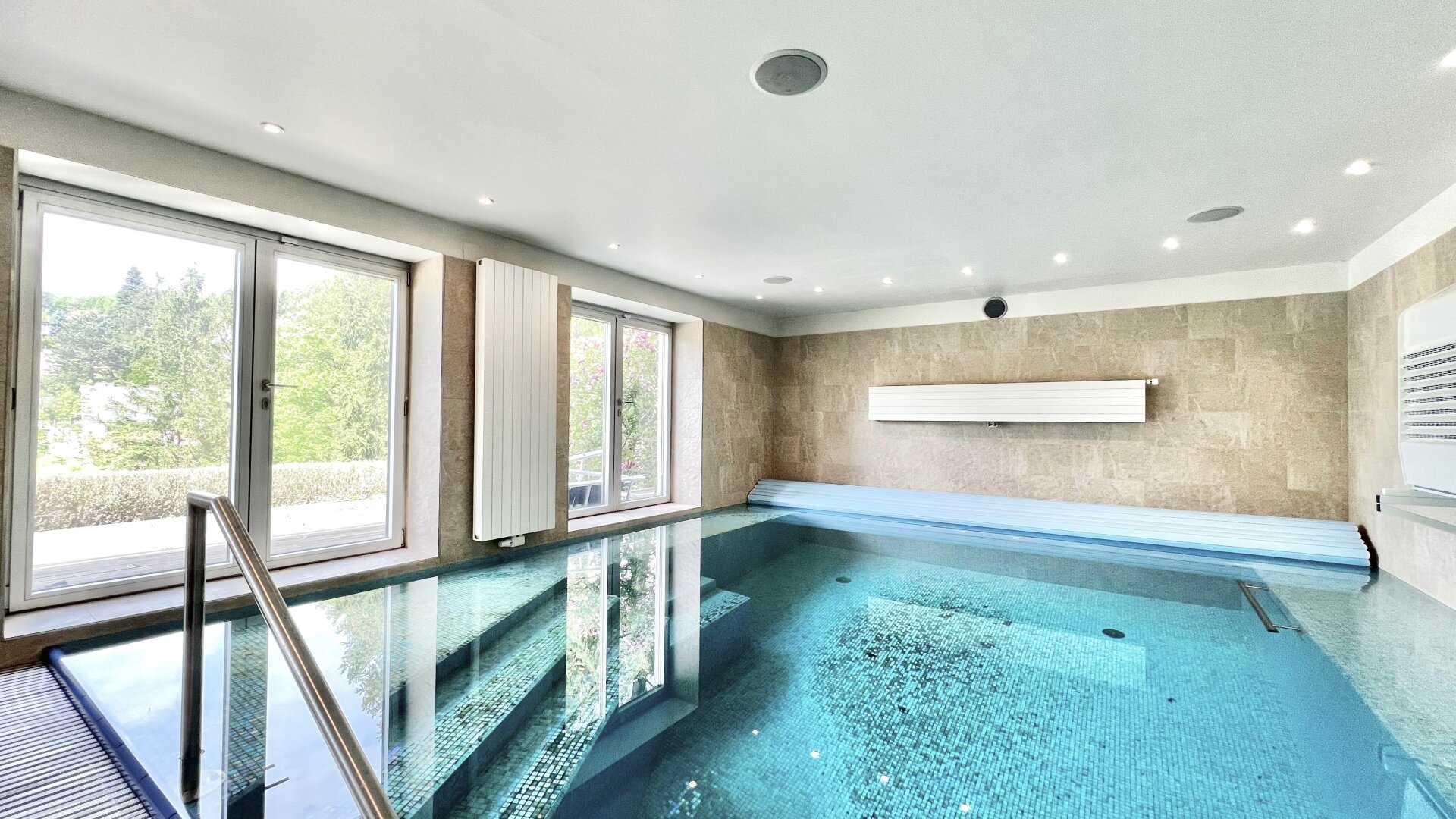 10 Minuten Fahrzeit nach Wien I Klimatisierte Villa mit Weitblick I Wellness, Fitnessraum & Kamin I Terrassen, Balkon & Garten I Hochwertige Ausstattung