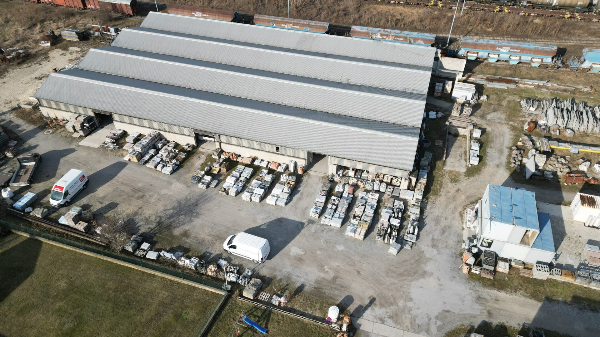 2 Gewerbehallen zur Vermietung ! 100m2 und 150m2 Lagerhallen Verfügbar