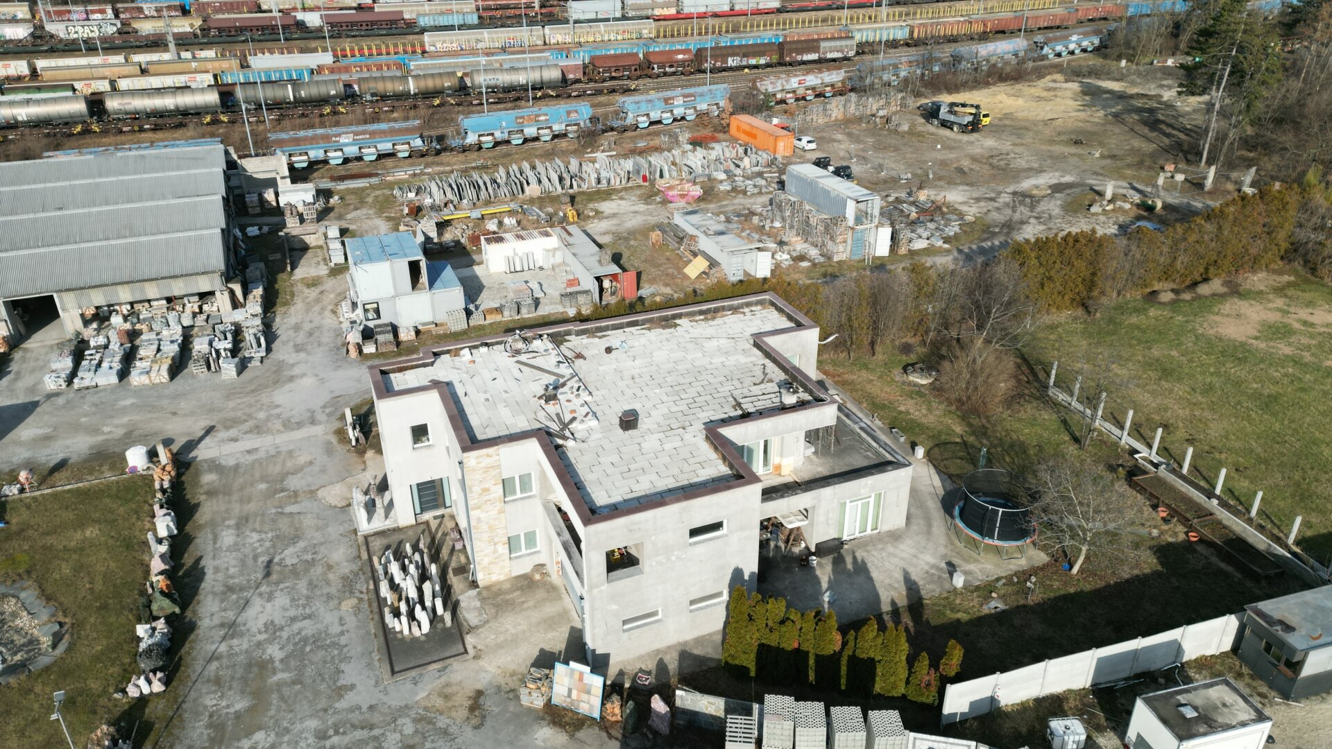 2 Gewerbehallen zur Vermietung ! 100m2 und 150m2 Lagerhallen Verfügbar