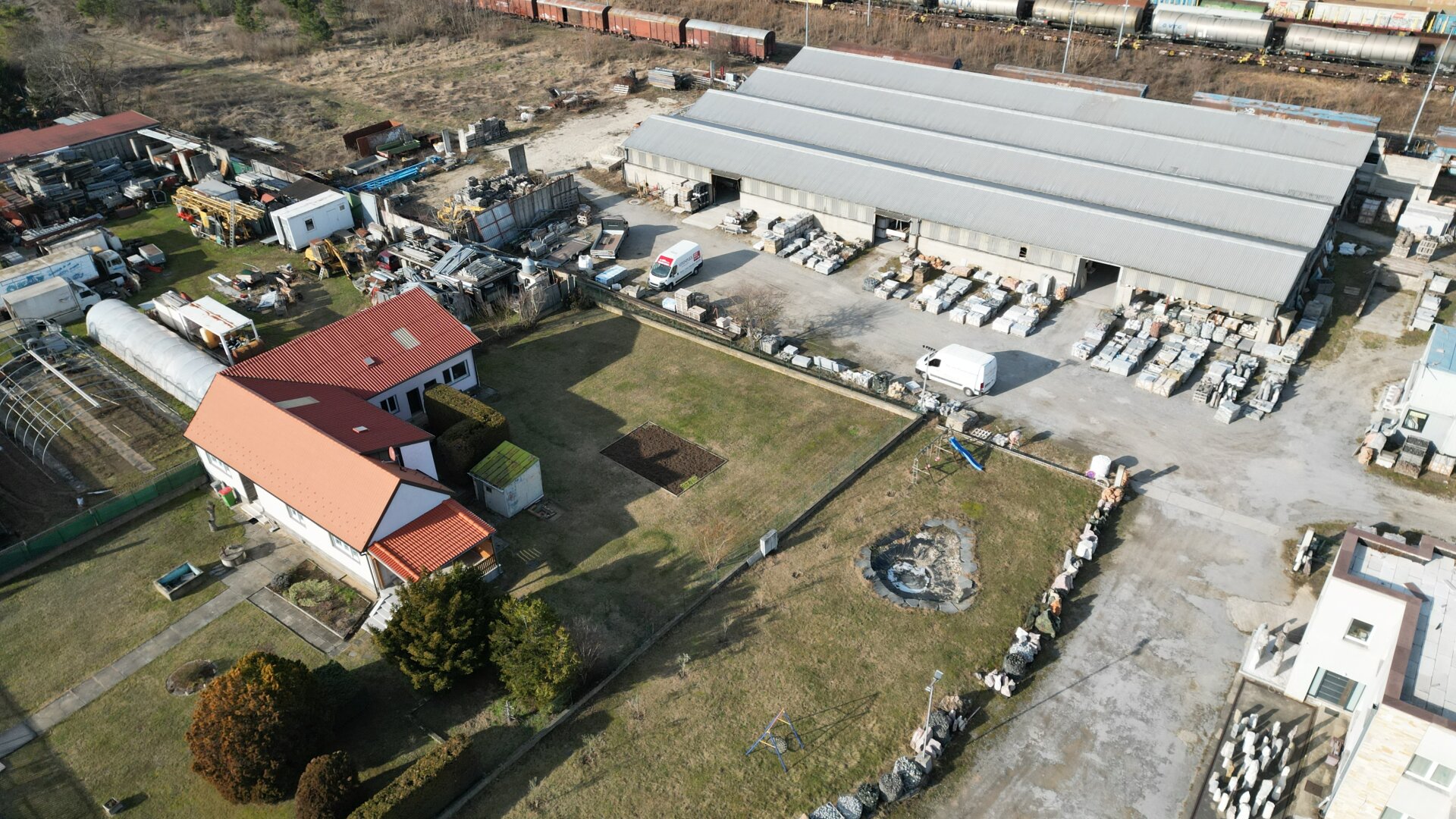 2 Gewerbehallen zur Vermietung ! 100m2 und 150m2 Lagerhallen Verfügbar