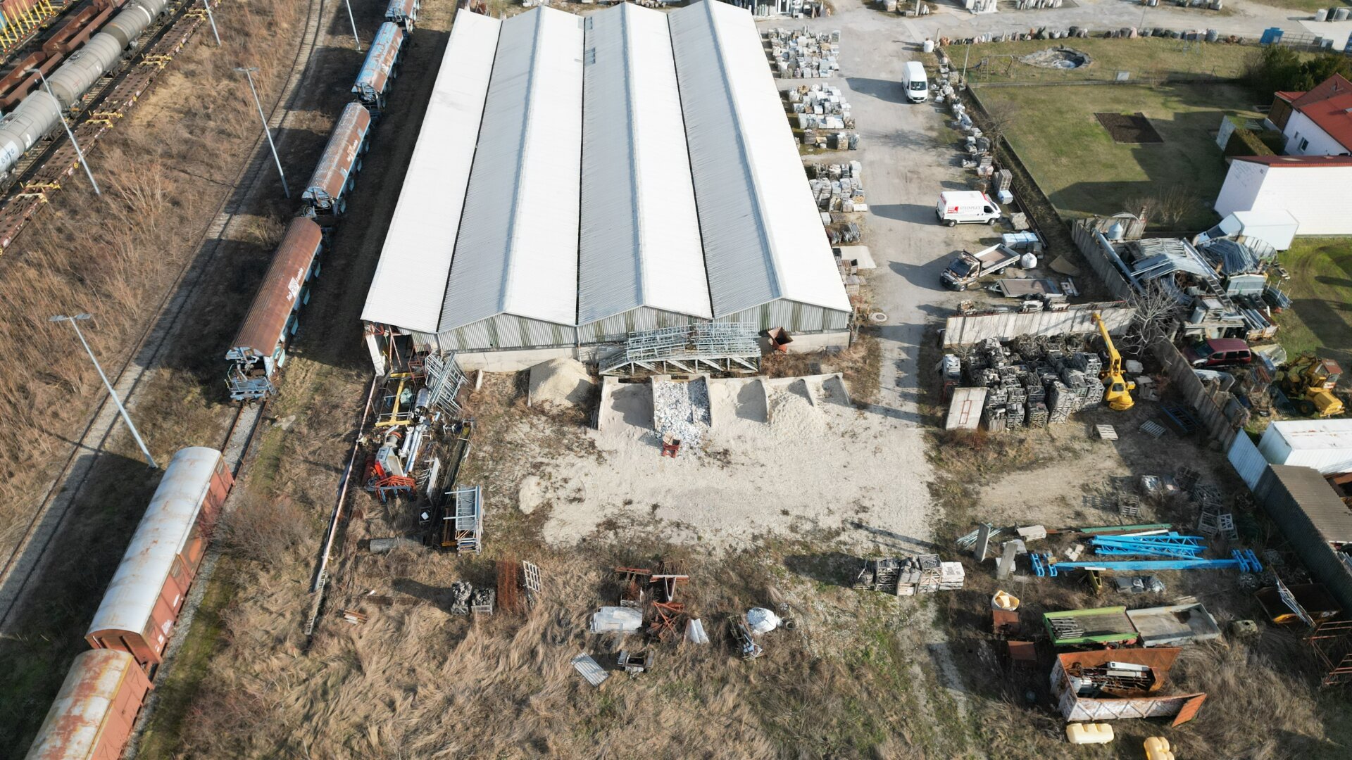 2 Gewerbehallen zur Vermietung ! 100m2 und 150m2 Lagerhallen Verfügbar