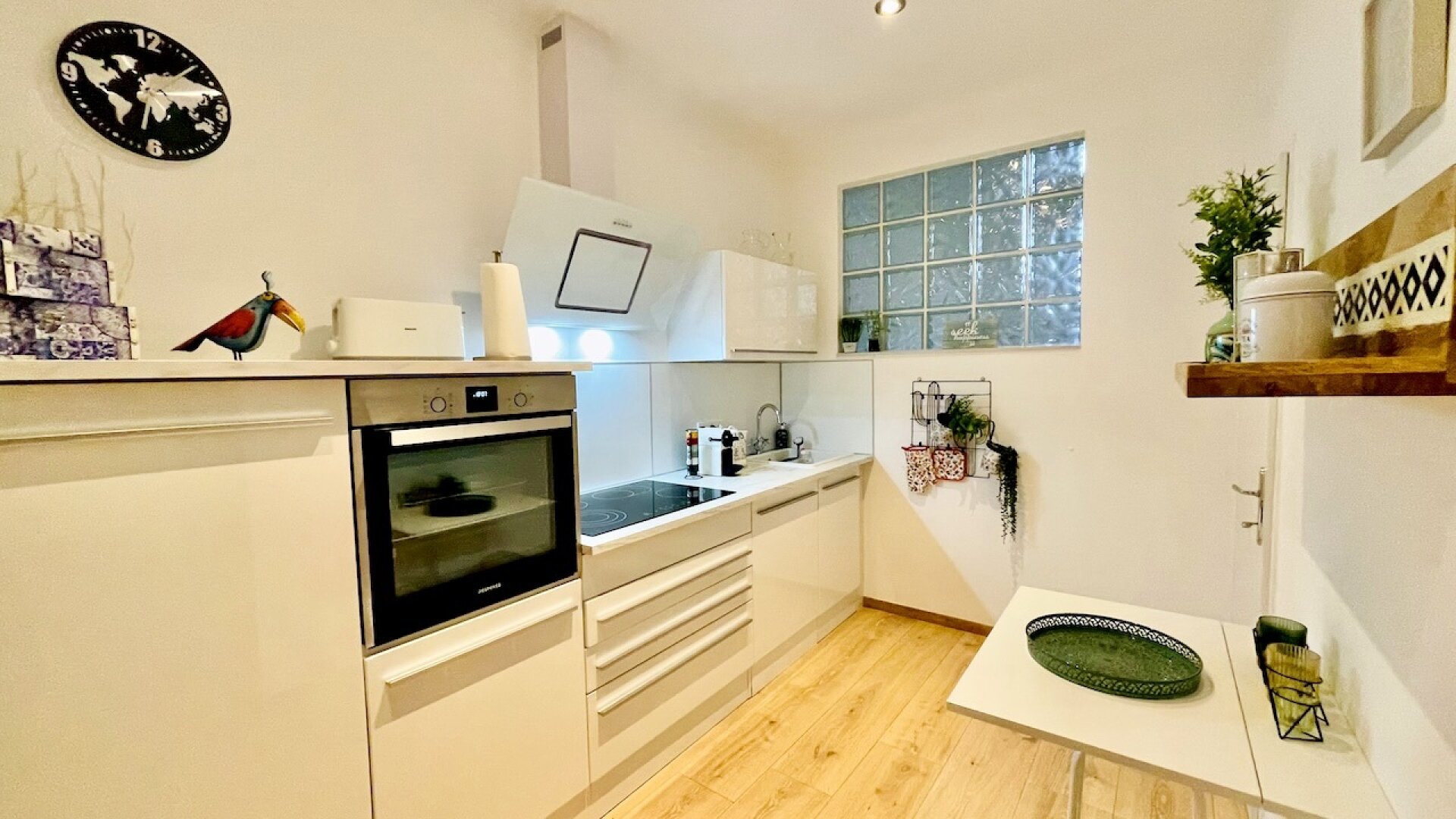 Neuwertig – sanierte Altbauwohnung – zentrumsnah – helle 3-Zimmer – Top-Infrastruktur