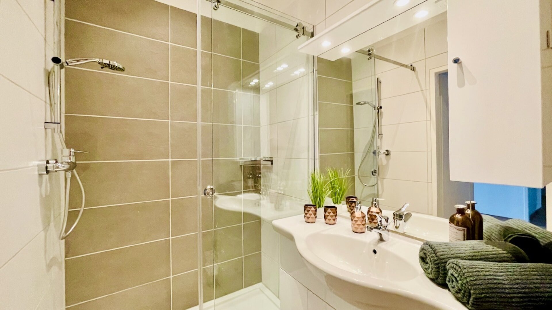 Neuwertig – sanierte Altbauwohnung – zentrumsnah – helle 3-Zimmer – Top-Infrastruktur