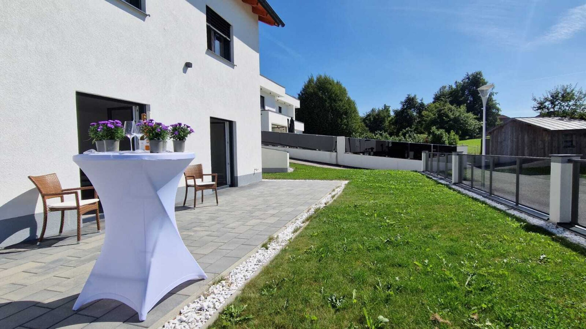 Am Lagerfeuer und lange Abende bei Kerzenschein im Garten mit Freunden! 131m2 Nutzfläche + Garage, Belagsfertig