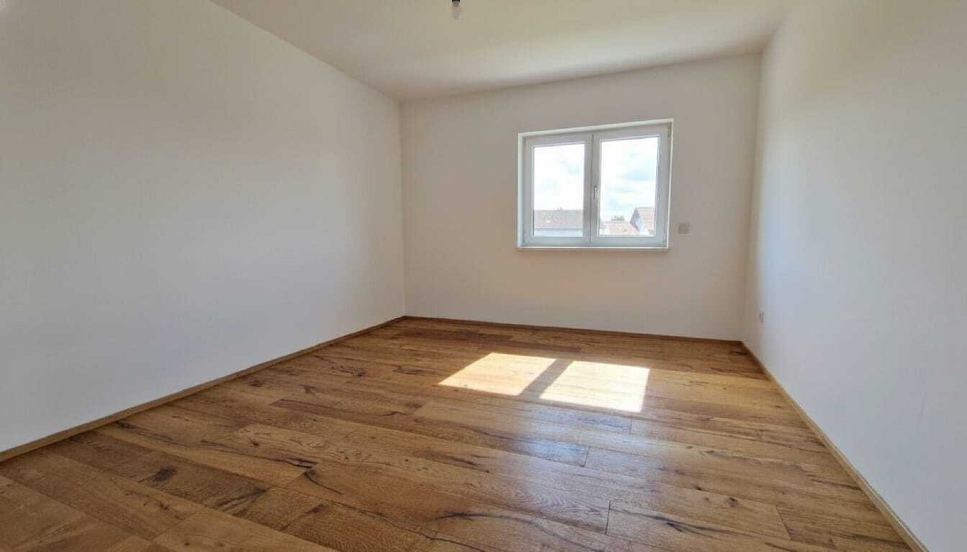 Am Lagerfeuer und lange Abende bei Kerzenschein im Garten mit Freunden! 131m2 Nutzfläche + Garage, Belagsfertig