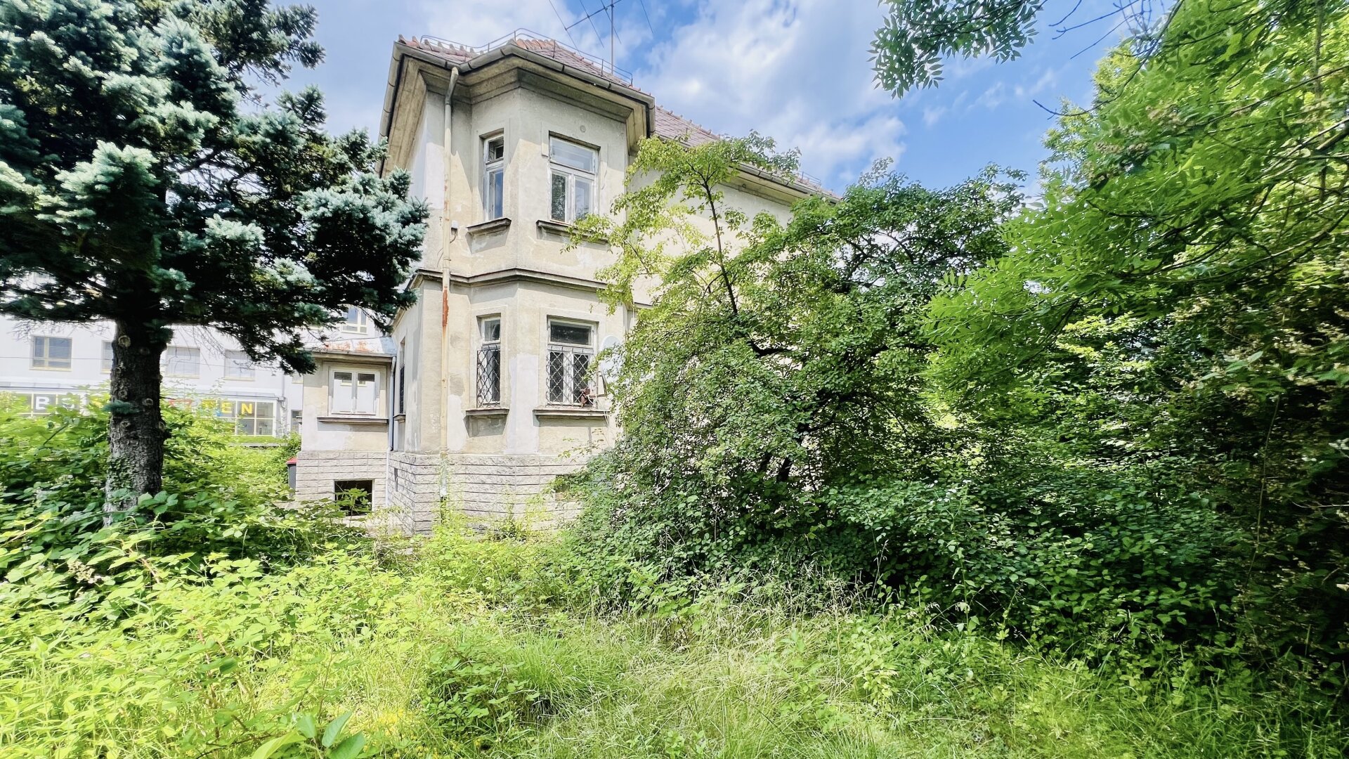 TOP-Lage nähe Stadtzentrum!  Sanierungsbedürftig mit Ausbaupotential! Studie für 4 Wohneinheiten mit DG-Ausbau vorhanden!