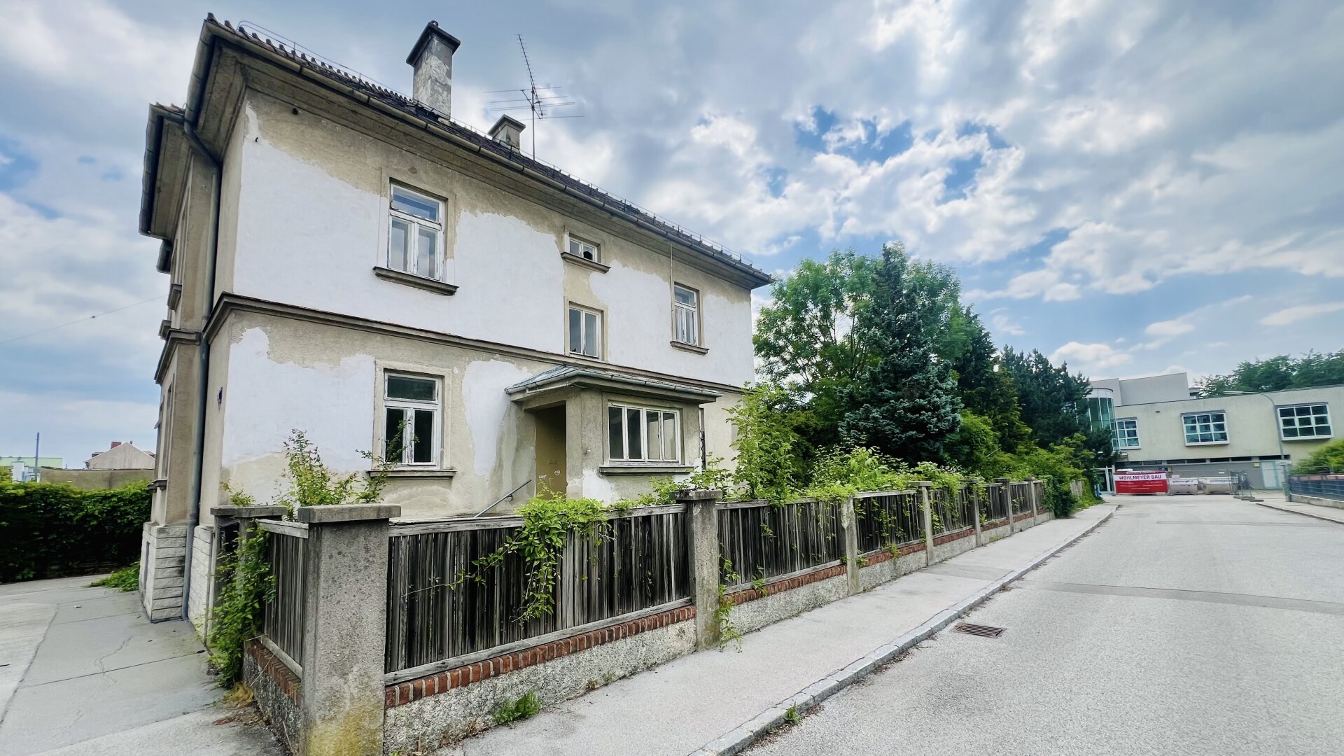 TOP-Lage nähe Stadtzentrum!  Sanierungsbedürftig mit Ausbaupotential! Studie für 4 Wohneinheiten mit DG-Ausbau vorhanden!