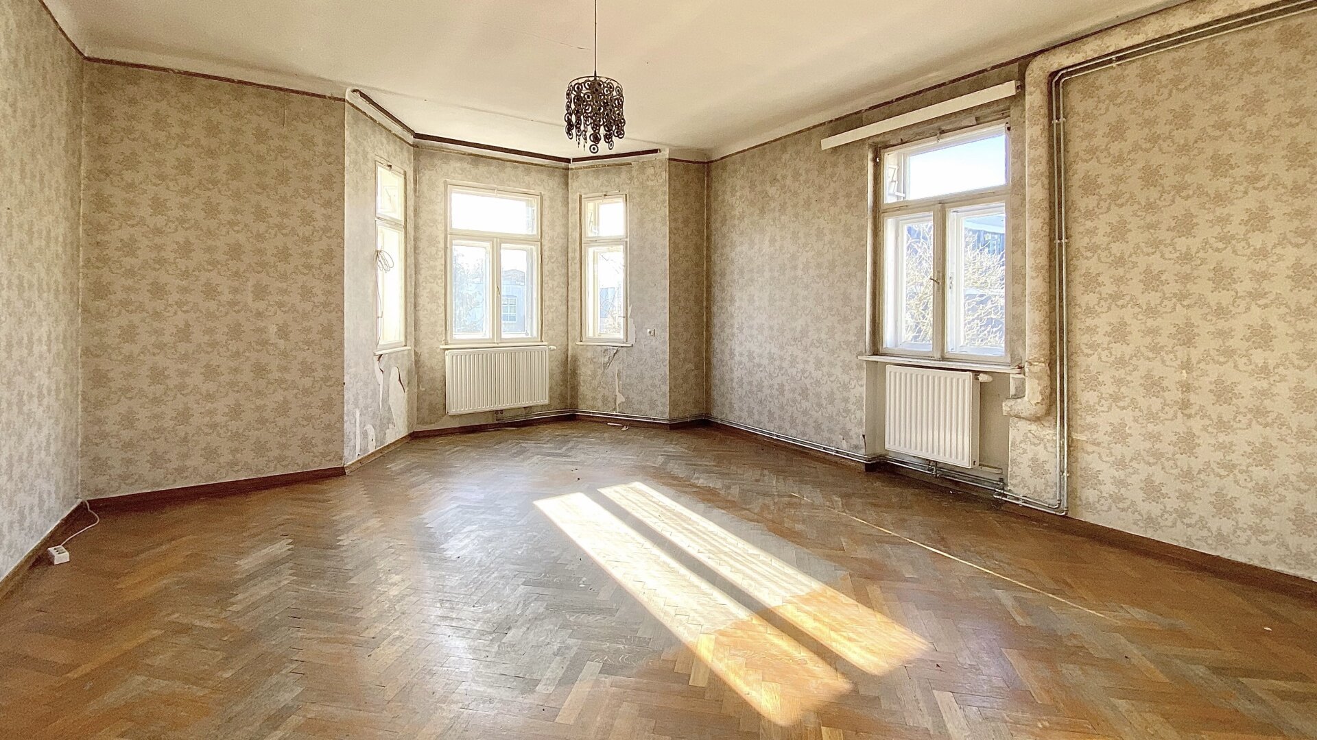 TOP-Lage nähe Stadtzentrum!  Sanierungsbedürftig mit Ausbaupotential! Studie für 4 Wohneinheiten mit DG-Ausbau vorhanden!