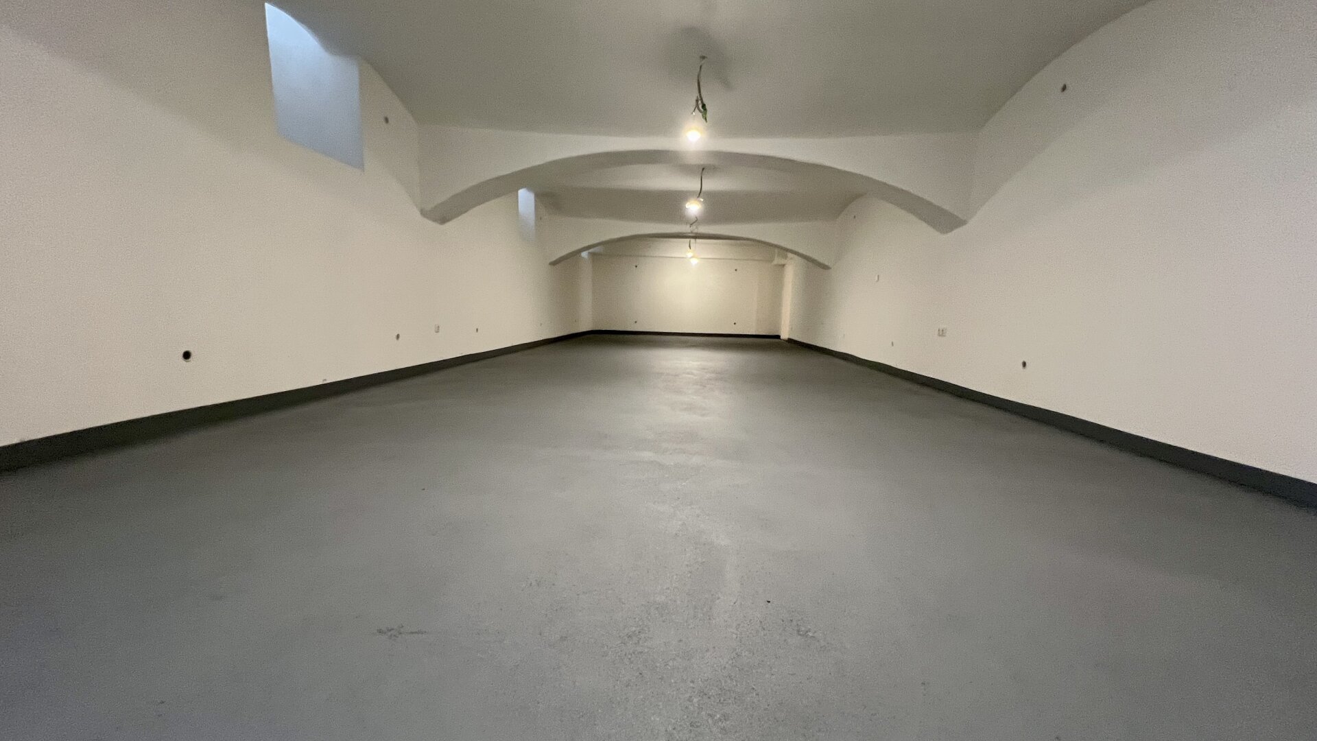 71m2 Lagerraum - U6 in der Nähe - 2 Eingänge - gute Lage - renoviert