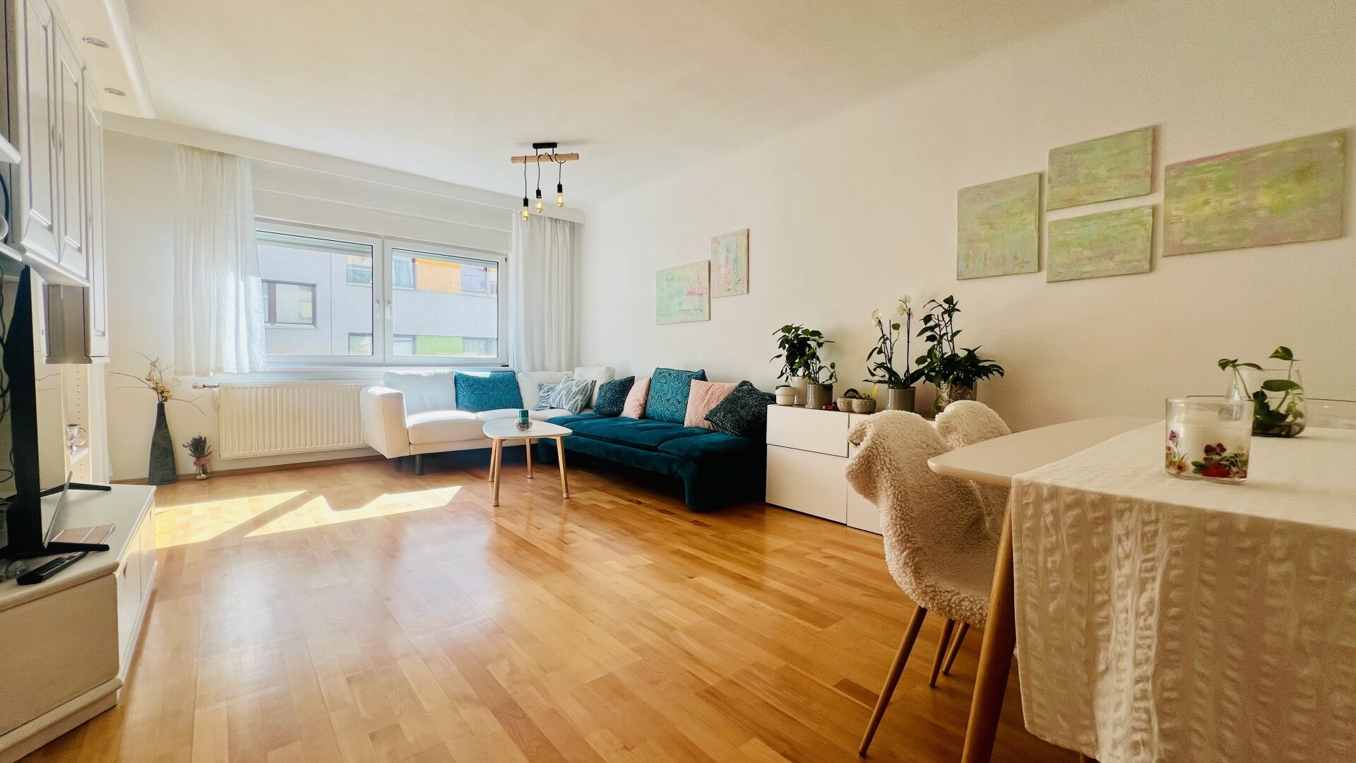 U4 in 4 Gehminuten - sonnigen Balkon - Seitenstraße Ruhelage - Außenliegender Sonnenschutz - beste Infrastruktur