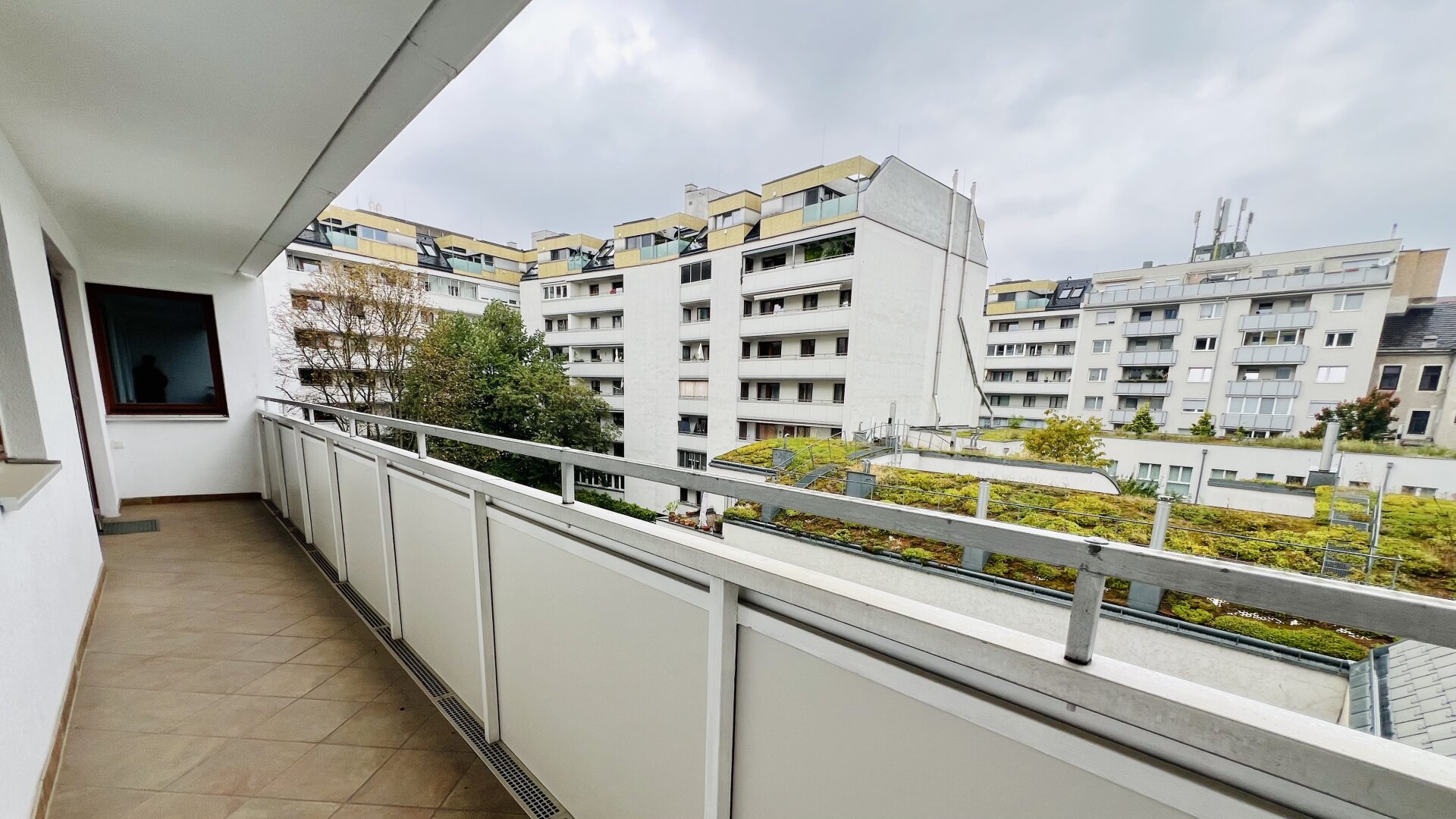 Dein Projekt - U6 ums Eck - Innenhof Ruhelage - Sunset Loggia - Millennium City u. technische Fachhochschule ums Eck - Donauinsel