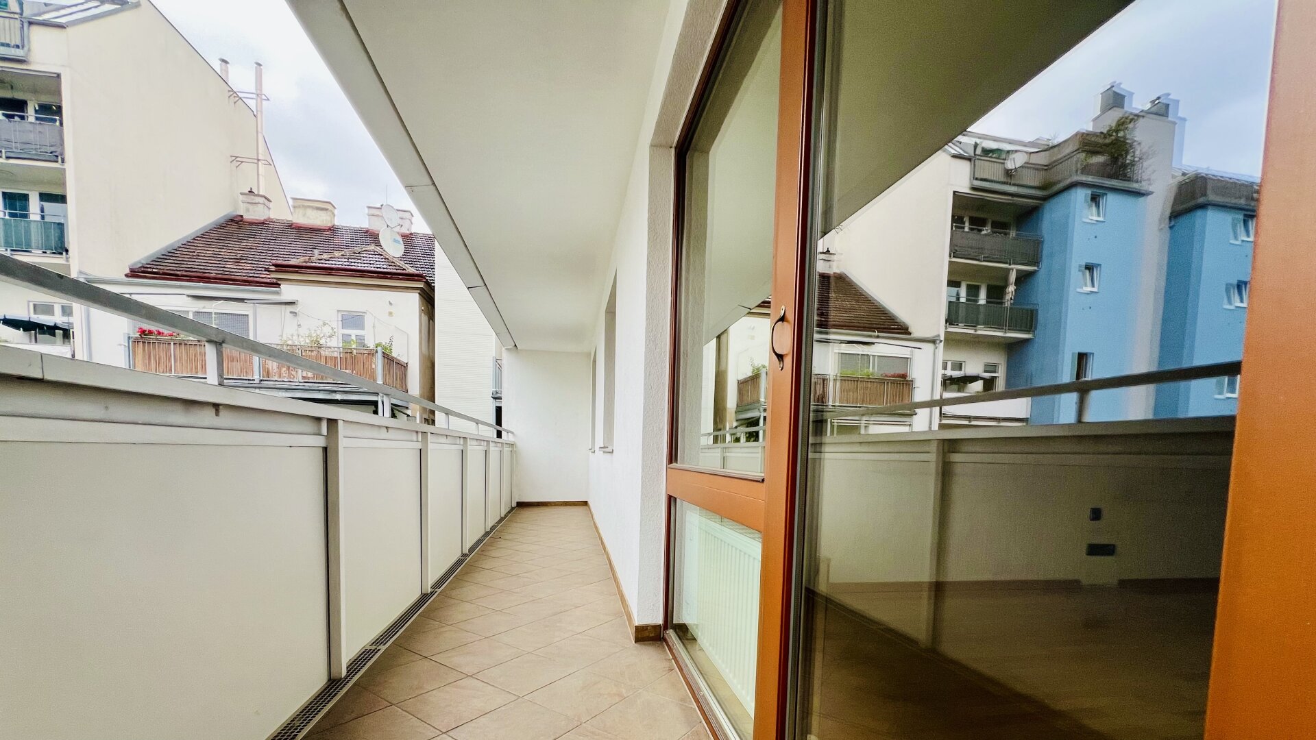 Dein Projekt - U6 ums Eck - Innenhof Ruhelage - Sunset Loggia - Millennium City u. technische Fachhochschule ums Eck - Donauinsel