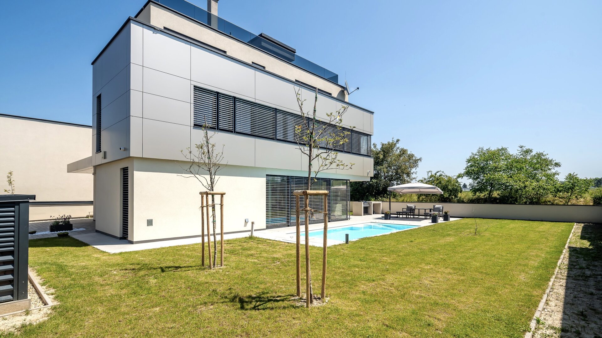 2 Premium-Villen direkt nebeneinander - mit grünem Weitblick - sonnige Ausrichtung - hochwertige Ausstattung - Salzwasserpool - Garage - Lift