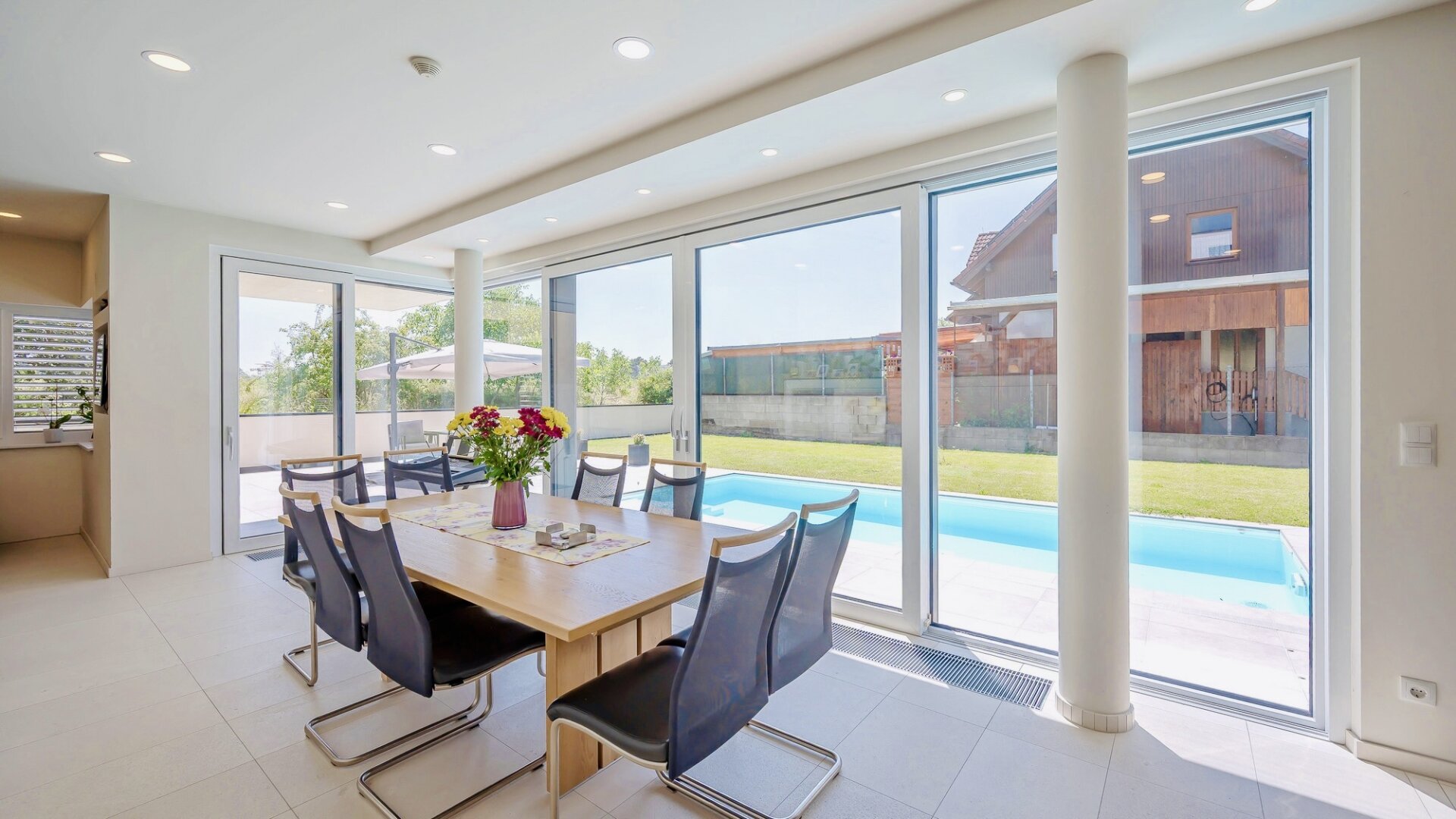 2 Premium-Villen direkt nebeneinander - mit grünem Weitblick - sonnige Ausrichtung - hochwertige Ausstattung - Salzwasserpool - Garage - Lift