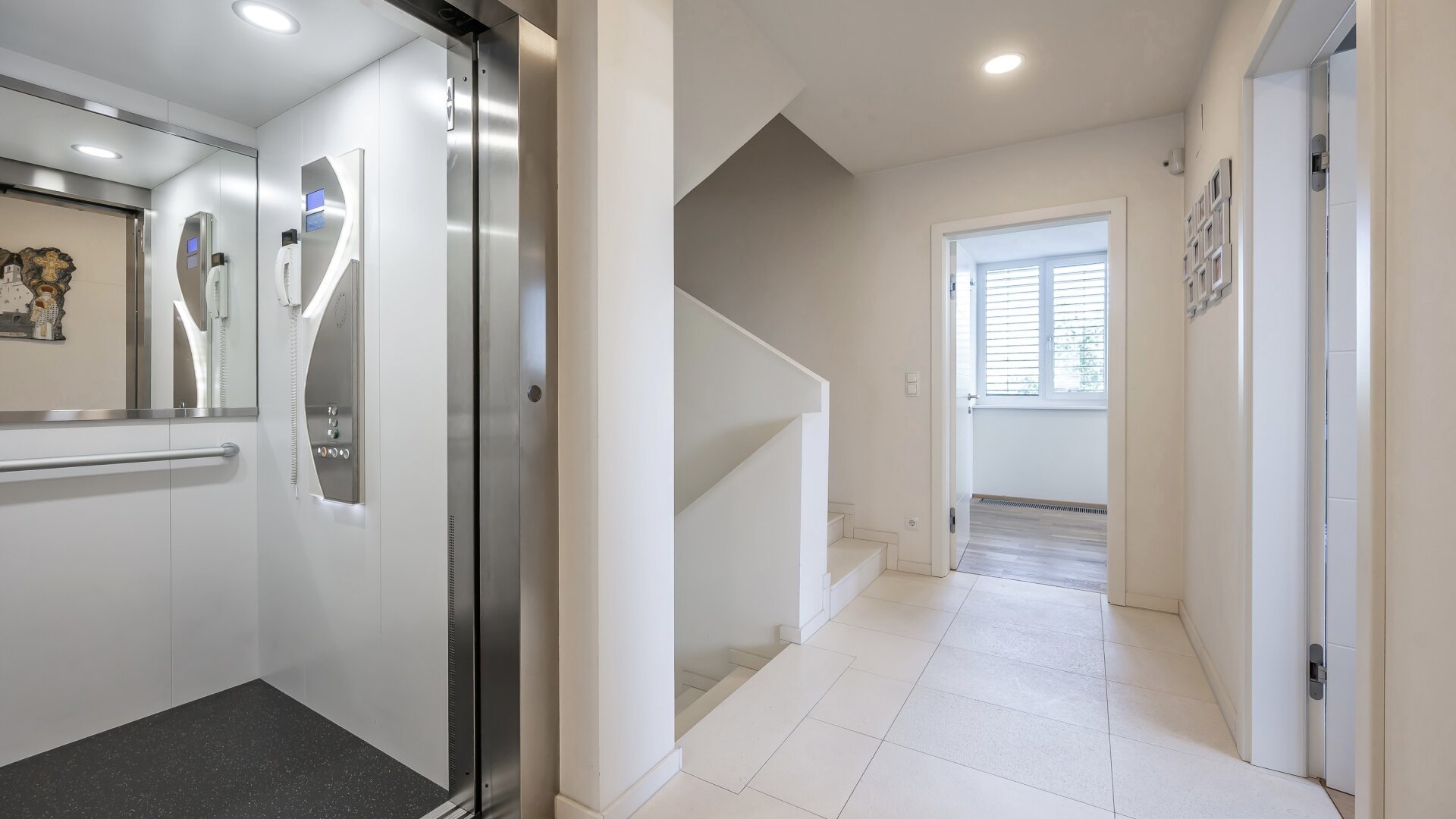 2 Premium-Villen direkt nebeneinander - mit grünem Weitblick - sonnige Ausrichtung - hochwertige Ausstattung - Salzwasserpool - Garage - Lift