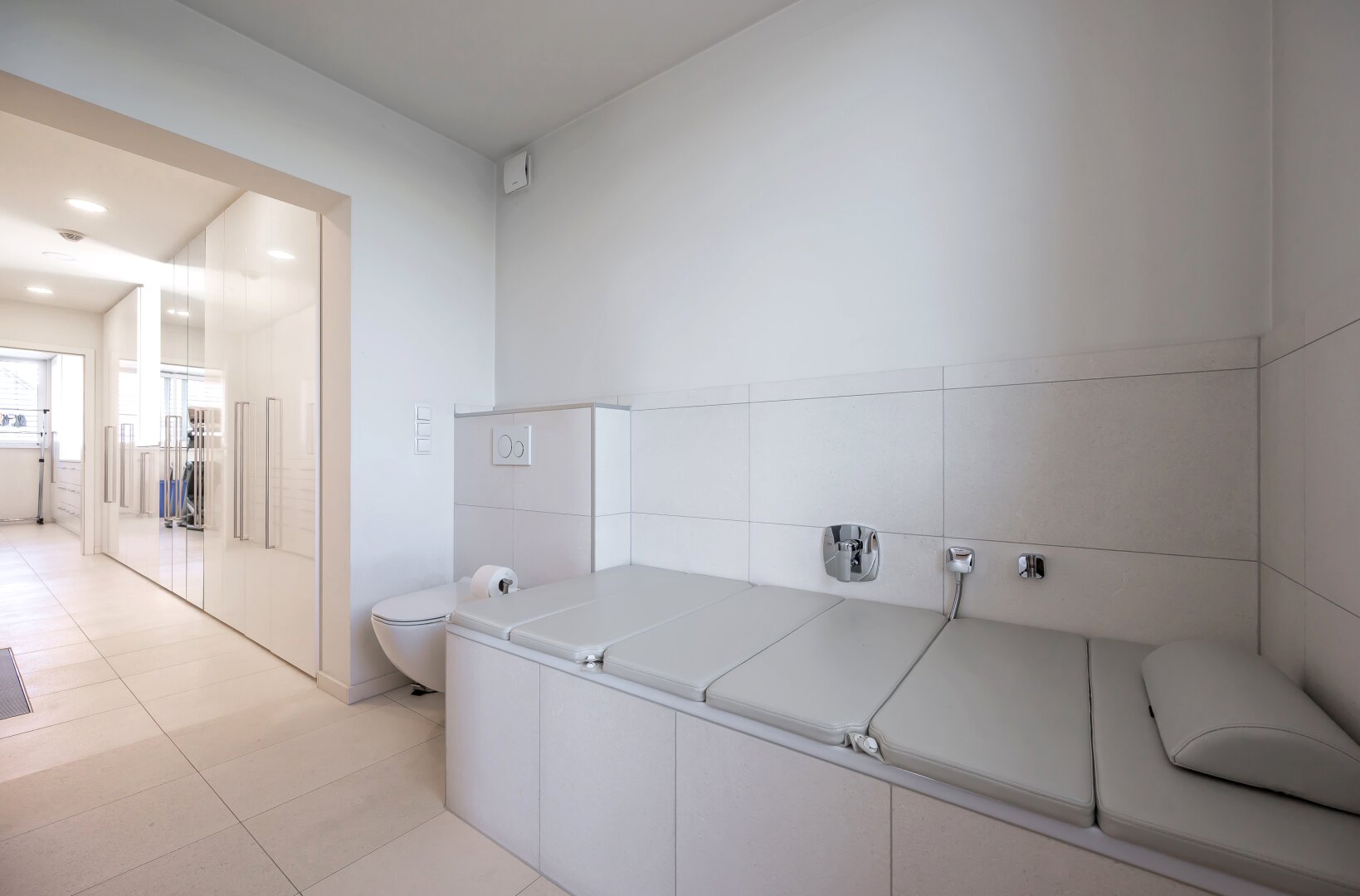 2 Premium-Villen direkt nebeneinander - mit grünem Weitblick - sonnige Ausrichtung - hochwertige Ausstattung - Salzwasserpool - Garage - Lift