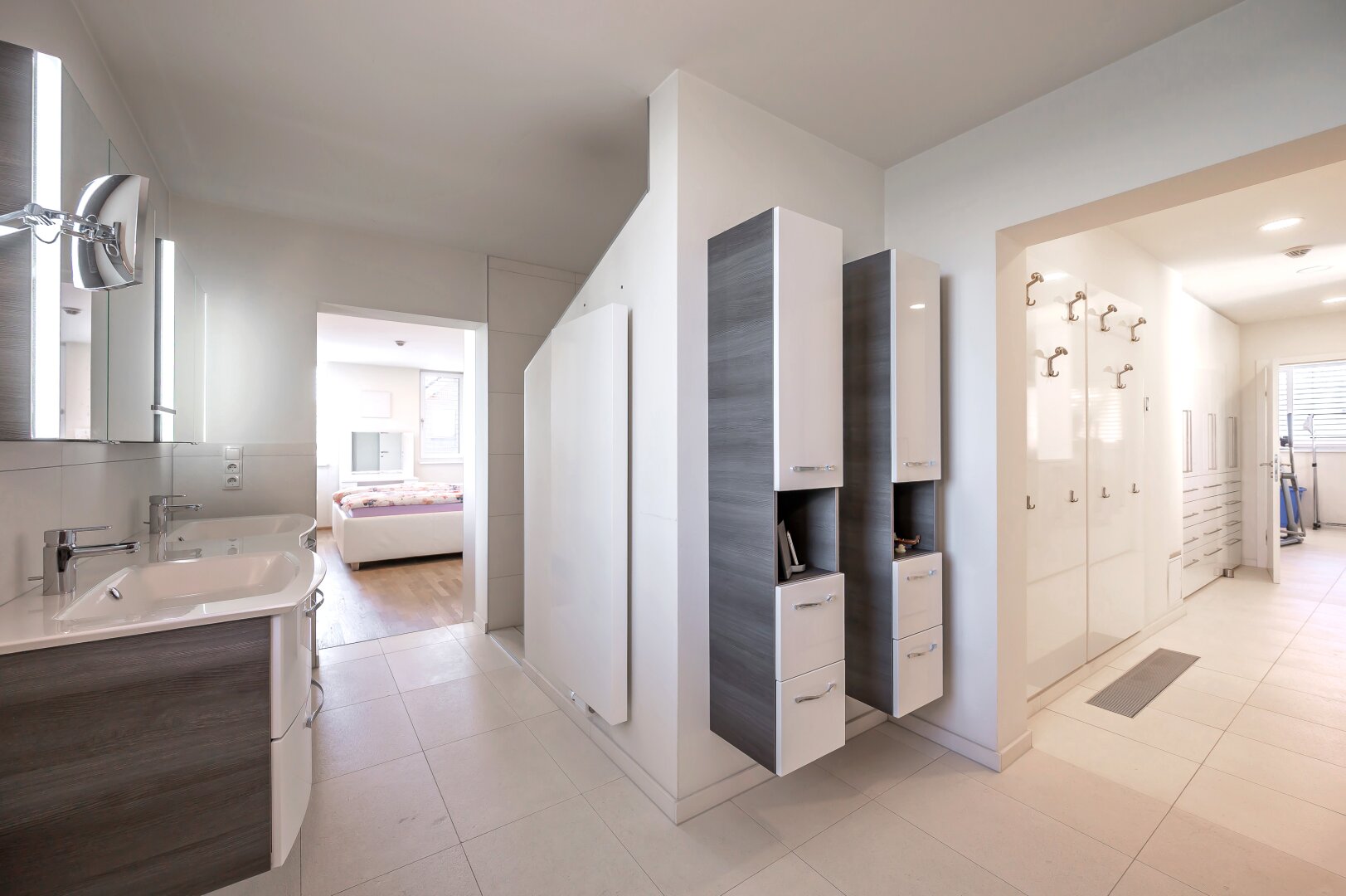 2 Premium-Villen direkt nebeneinander - mit grünem Weitblick - sonnige Ausrichtung - hochwertige Ausstattung - Salzwasserpool - Garage - Lift