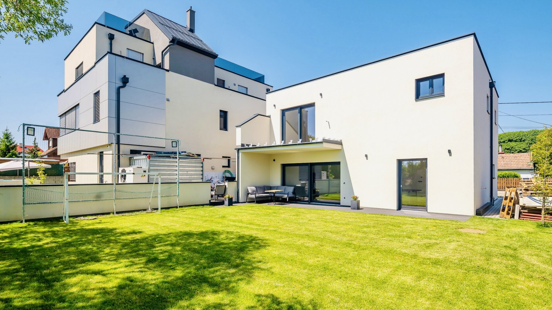 2 Premium-Villen direkt nebeneinander - mit grünem Weitblick - sonnige Ausrichtung - hochwertige Ausstattung - Salzwasserpool - Garage - Lift
