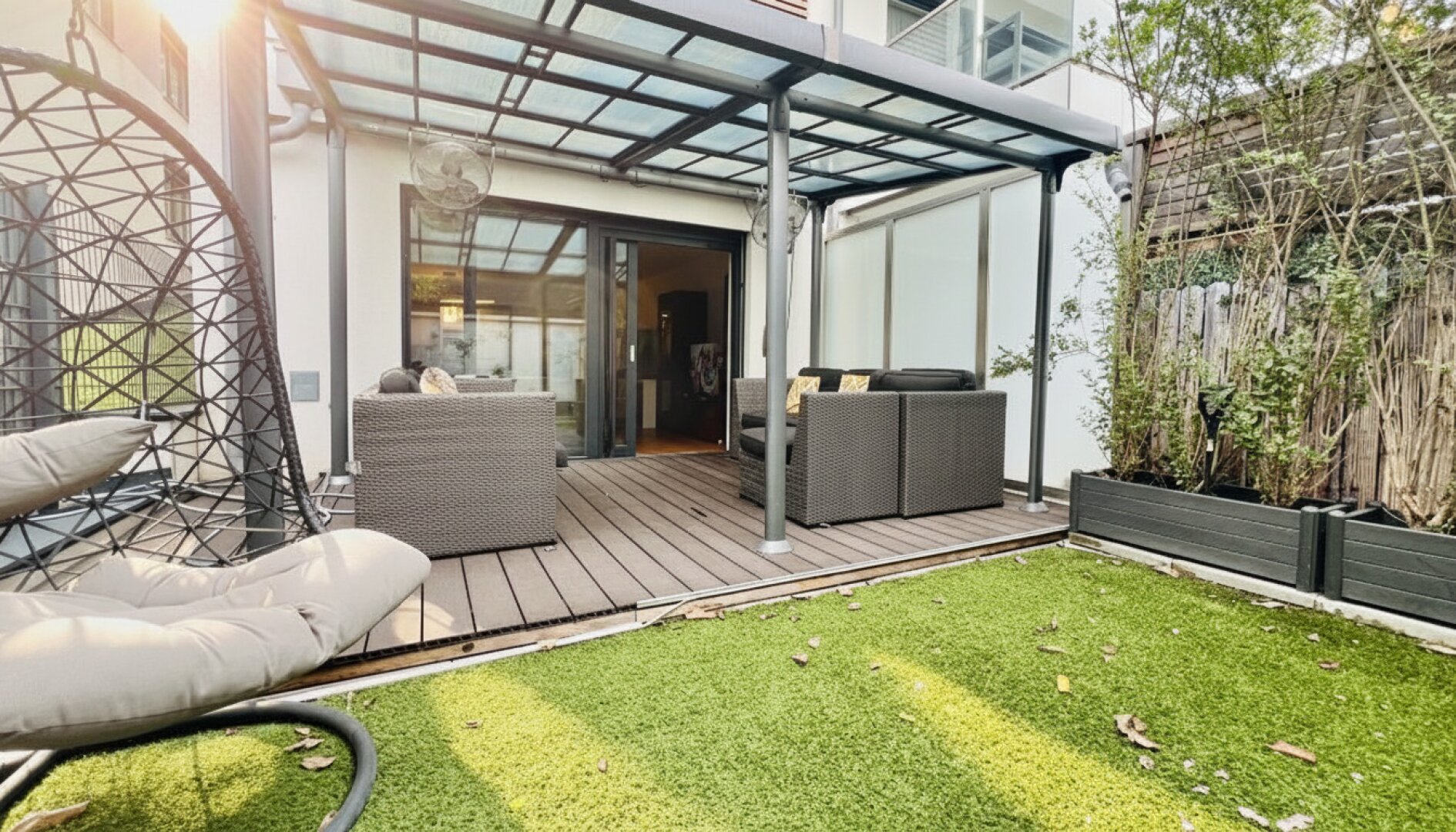 8Min zur U2 - 4Zimmer Gartenwohnung - privater Eingang - sonnige Terrasse - Tiefgarage - ideale Infrastruktur
