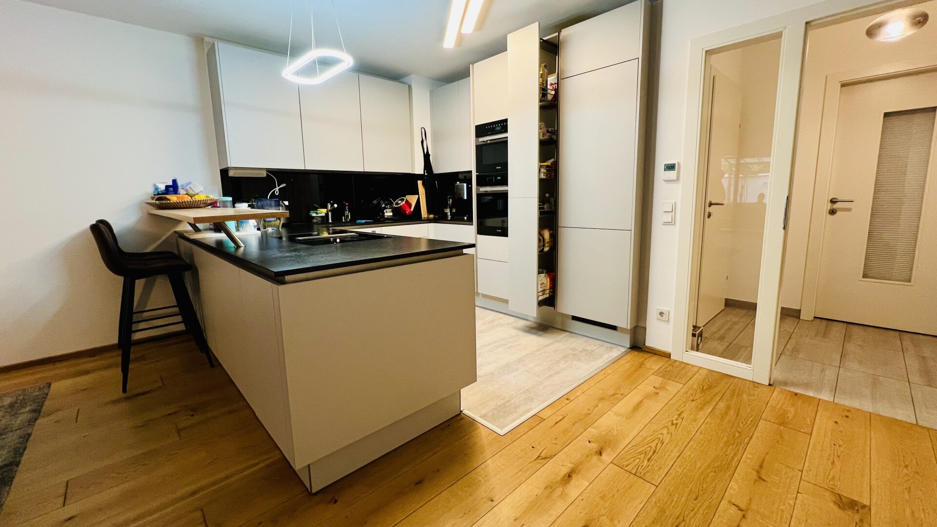 8Min zur U2 - 4Zimmer Gartenwohnung - privater Eingang - sonnige Terrasse - Tiefgarage - ideale Infrastruktur