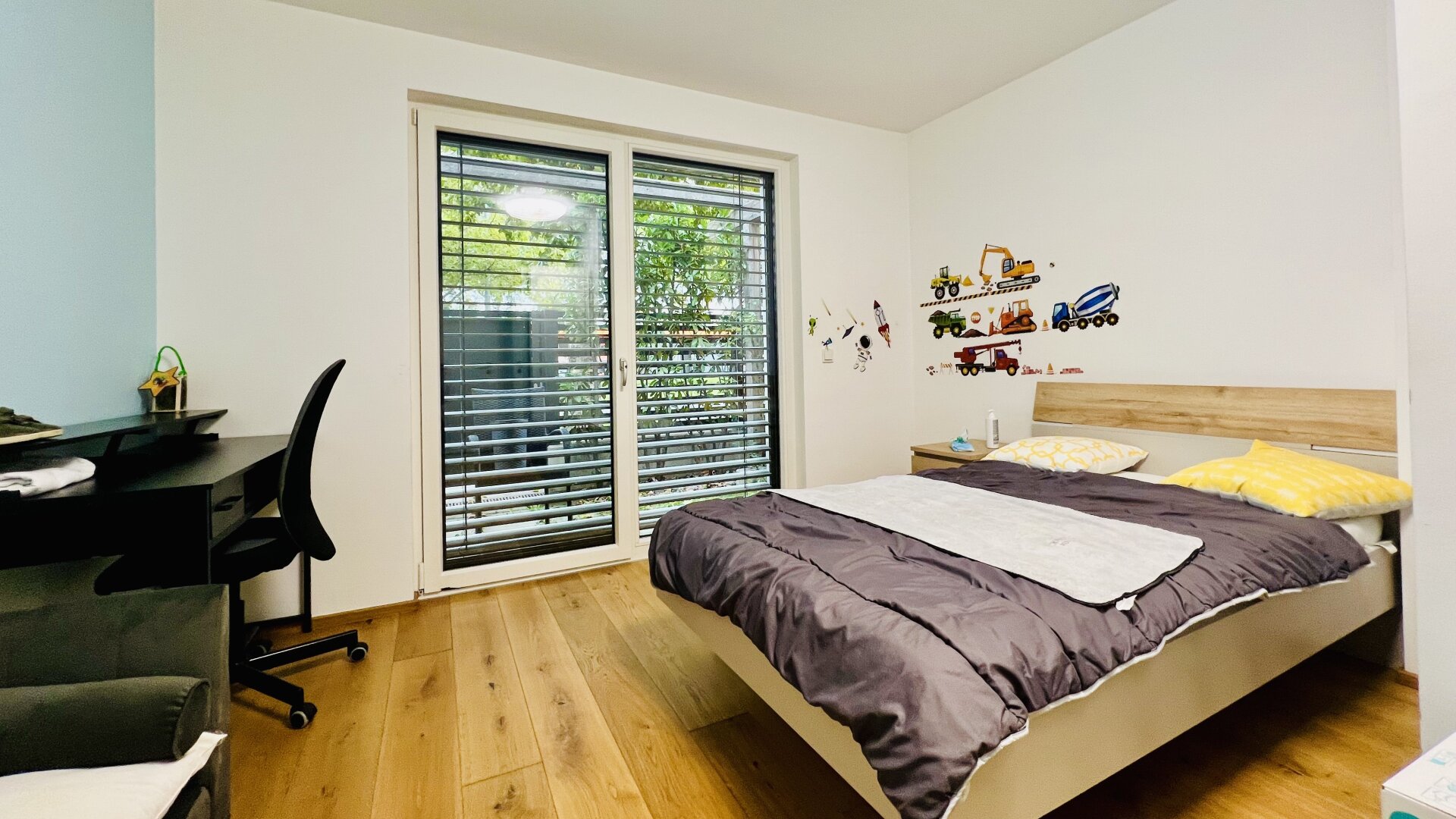 8Min zur U2 - 4Zimmer Gartenwohnung - privater Eingang - sonnige Terrasse - Tiefgarage - ideale Infrastruktur