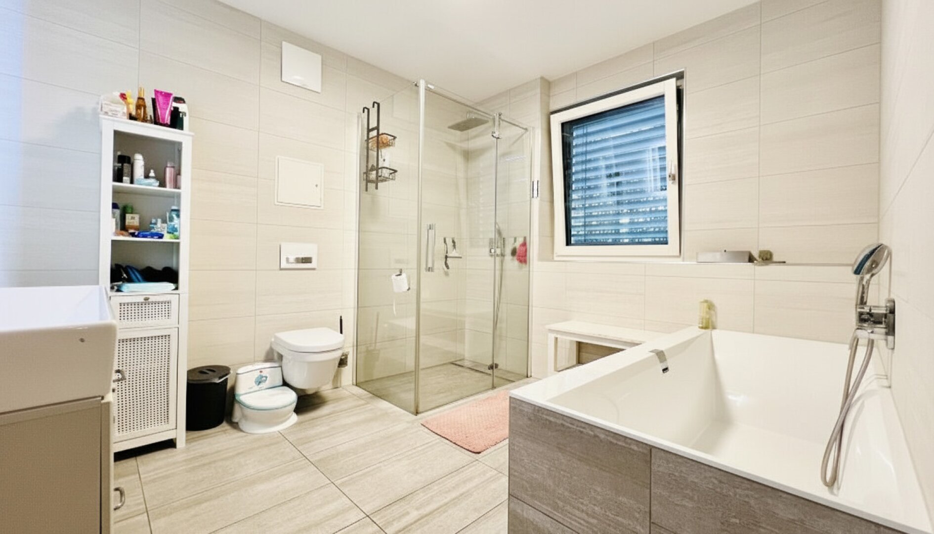 8Min zur U2 - 4Zimmer Gartenwohnung - privater Eingang - sonnige Terrasse - Tiefgarage - ideale Infrastruktur