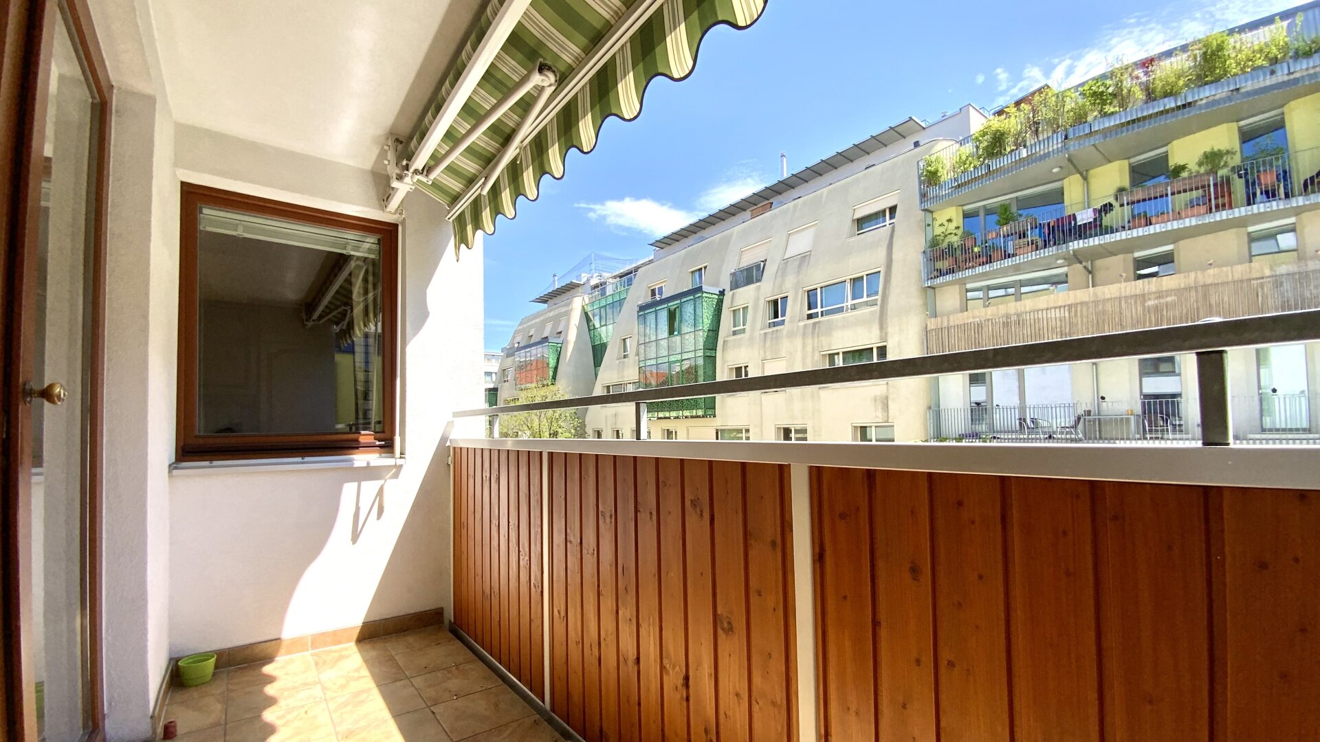 U6 ums Eck - Seitenstraße Ruhelage - sonnige Loggia - Millennium City u. technische Fachhochschule ums Eck - Donauinsel