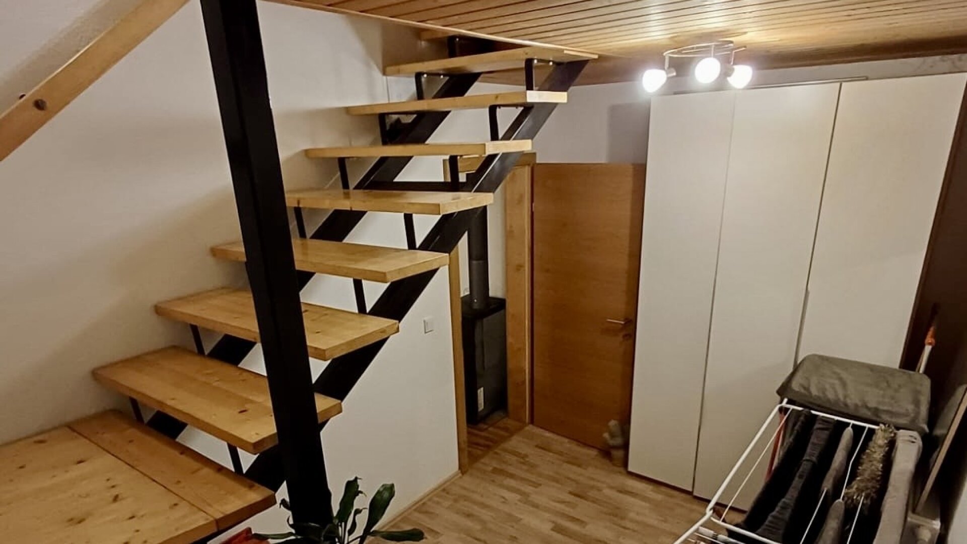 super süsses Haus ca.120m² plus Stadel in absoluter Ruhelage mit Infrastruktur
