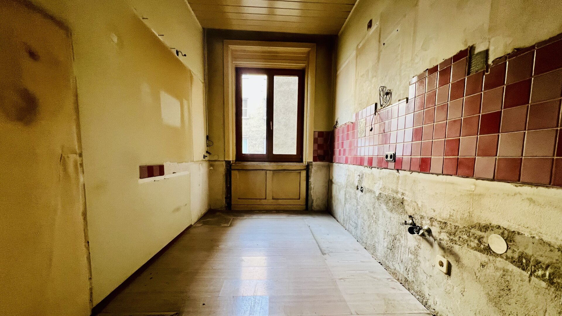 200m zur U6 -  Sunset Loggia - dein Projekt 2026 - Lugner City ums Eck -  charmante Altbauwohnung  - Top Infrastruktur