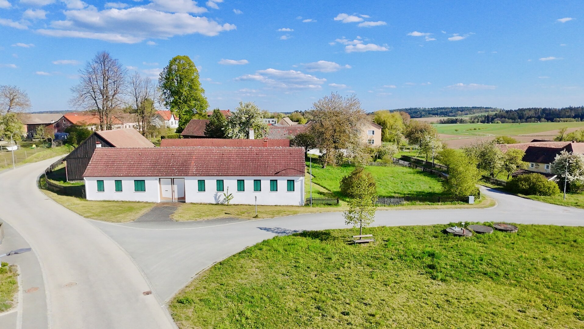 gut erhalten und teils renovierter Vierkanthof - 6 Minuten nach Geras - großes Grundstück 2601m² - Brunnen am Grund