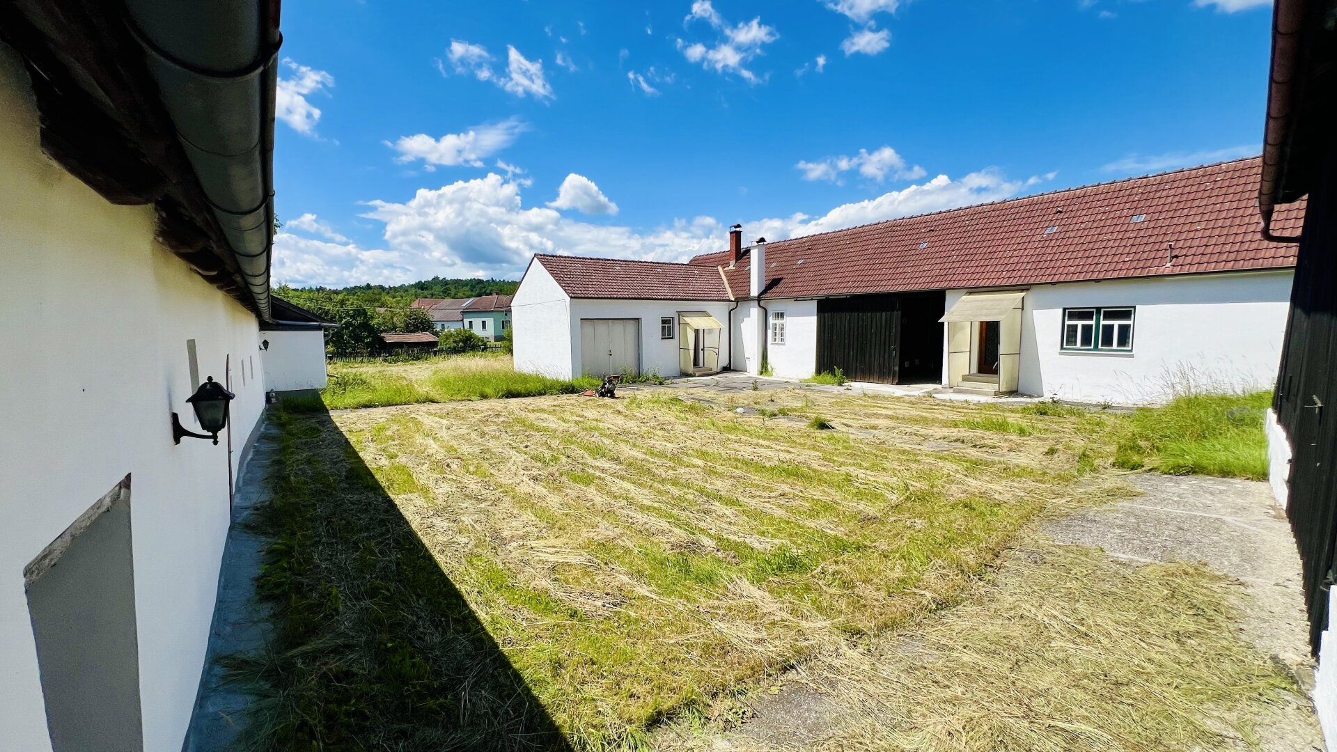 gut erhalten und teils renovierter Vierkanthof - 6 Minuten nach Geras - großes Grundstück 2601m² - Brunnen am Grund