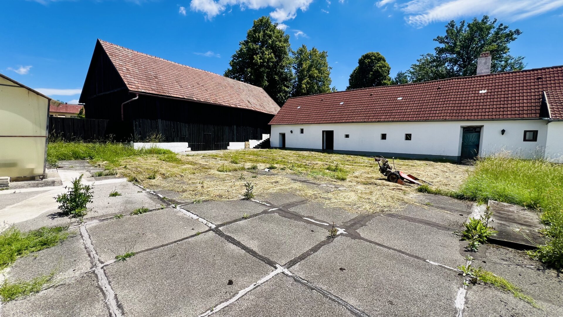 gut erhalten und teils renovierter Vierkanthof - 6 Minuten nach Geras - großes Grundstück 2601m² - Brunnen am Grund