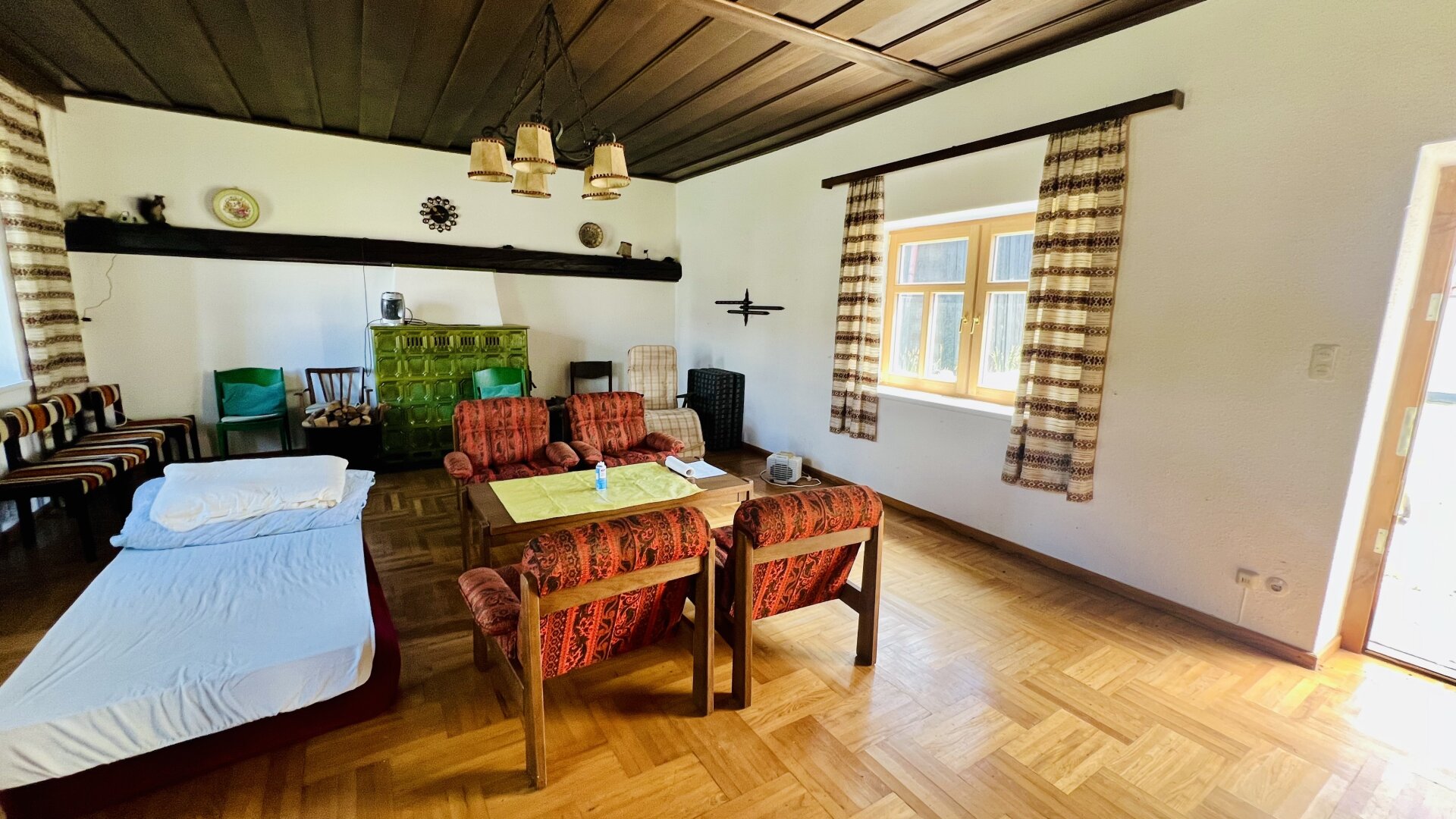 gut erhalten und teils renovierter Vierkanthof - 6 Minuten nach Geras - großes Grundstück 2601m² - Brunnen am Grund