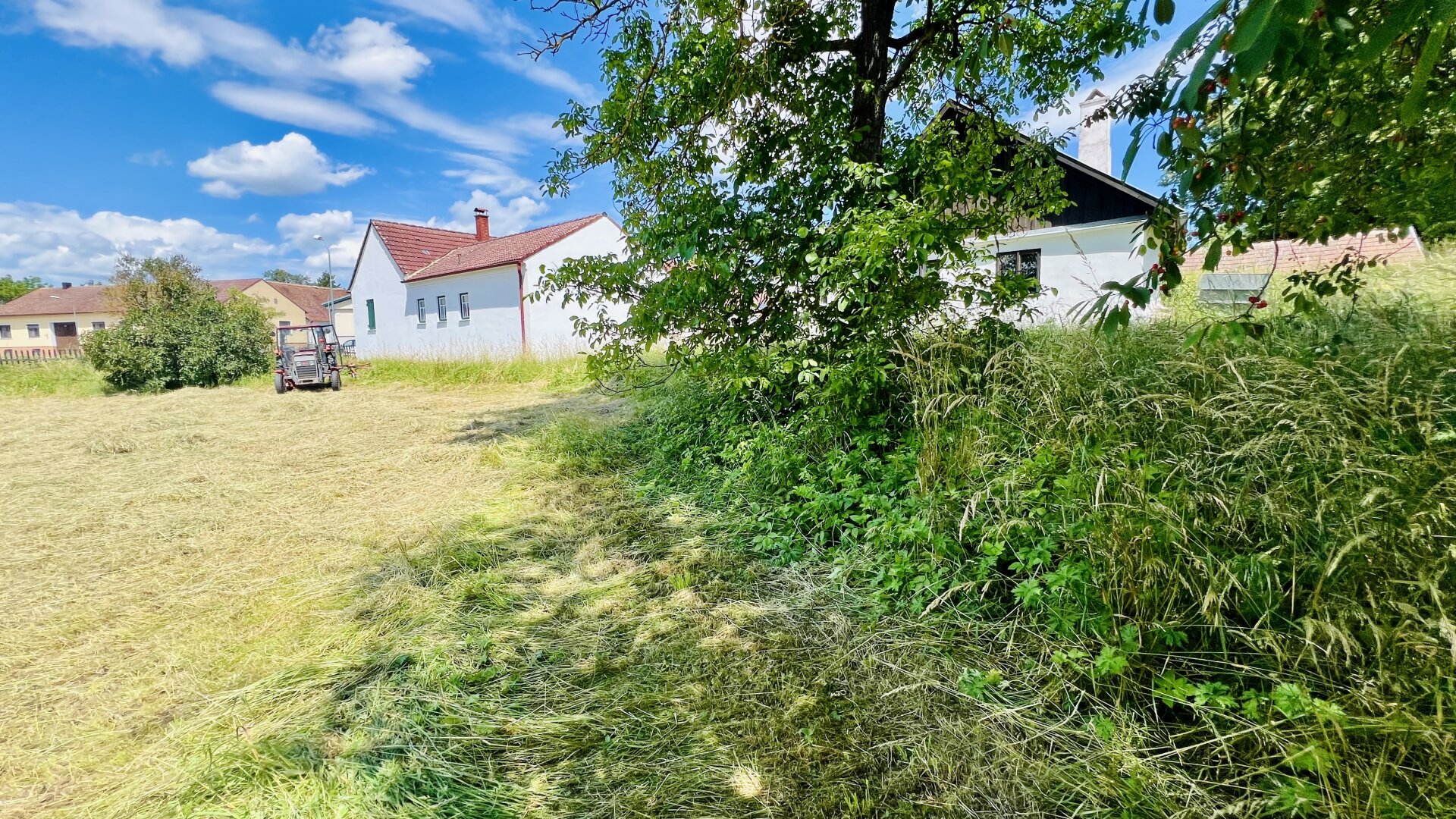 gut erhalten und teils renovierter Vierkanthof - 6 Minuten nach Geras - großes Grundstück 2601m² - Brunnen am Grund